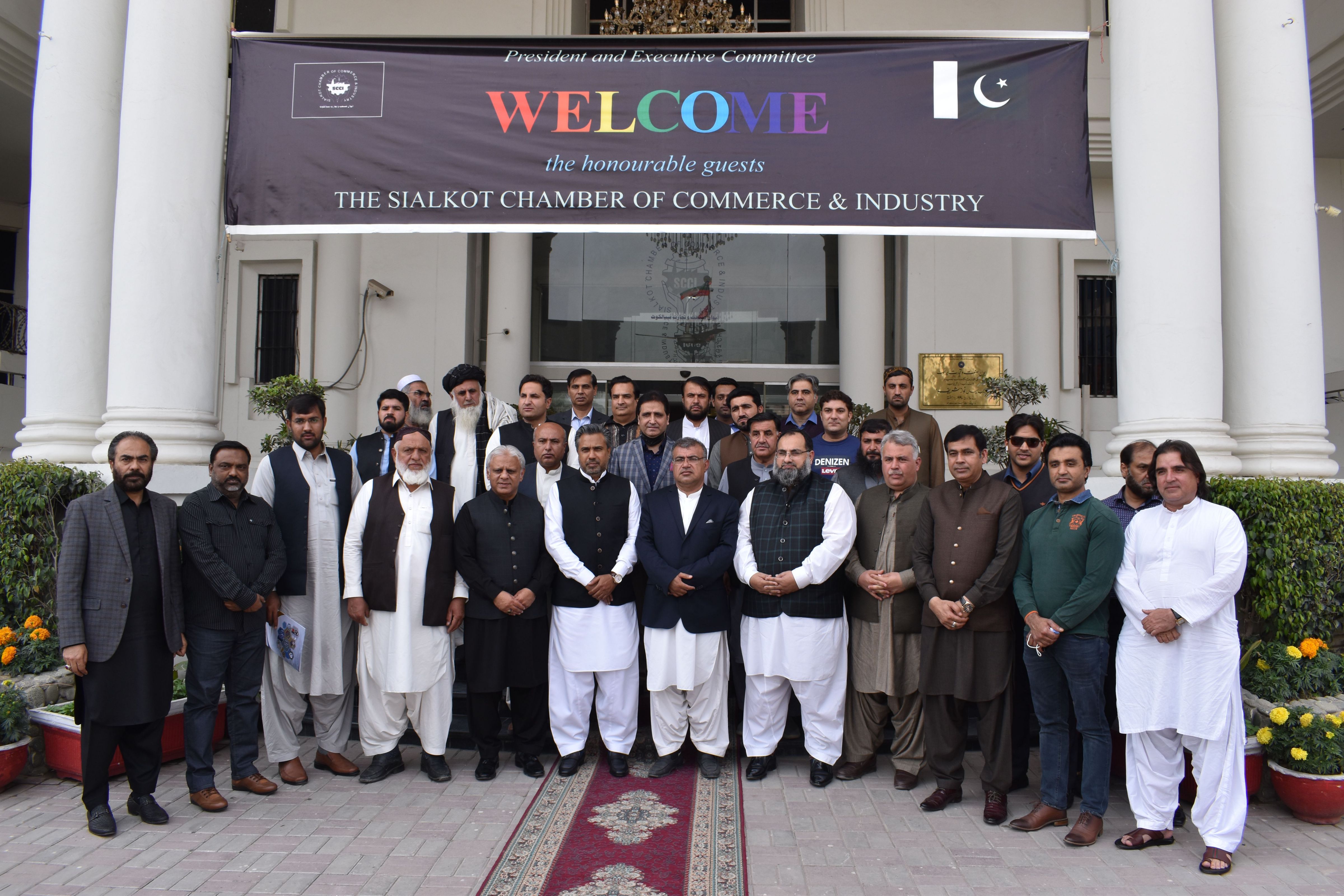 A delegation led by Haji Jalat Khan Achakzai , President, Chaman Chamber of Commerce & Industry visited SCCI on March 6, 2021. Mr. Qaiser Iqbal Baryar President, Mr. Khurram Aslam, SVP & Mr. Ansar Aziz Puri, VP, SCCI welcomed the guests, and for future collaboration an MOU was signed between SCCI & CCCI. During the Ceremony President, CCCI invited the investors form Sialkot to invest in Chaman Industrial Zone.