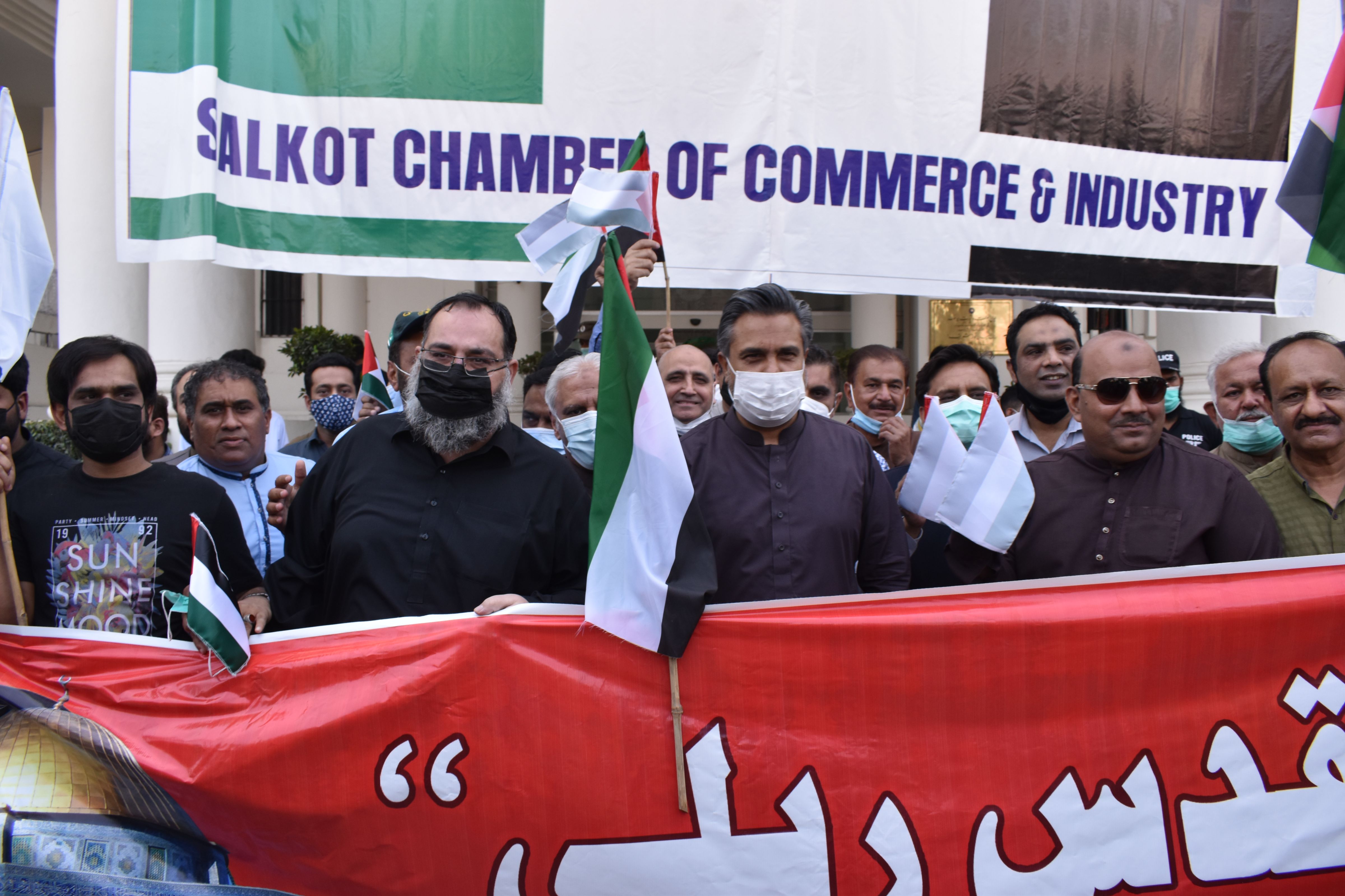 On May 21, 2021, Palestine Solidarity Day was organized by Sialkot Chamber of Commerce and Industry to express unity with the innocent people of Palestine facing the unabated aggression of Israel in Gaza to highlight that Sialkot stands by their oppressed Palestinian brothers and sisters. Mr. Qaisar Iqbal Baryar led a protest rally to draw the attention of the world community towards grave human rights violations and barbaric attacks against innocent Palestinians by the Israeli forces. Mr. Khuram Aslam, Senior Vice President, Mr. Ansar Aziz Puri, Vice President, Sialkot Chamber, Members of Executive Committee SCCI, Mr. Tahir Farooq, Deputy Commissioner Sialkot, Mr. Farooq Akmal, Additional Deputy Commissioner (G) Sialkot, Ms. Sonia Sadaf, Assistant Commissioner Sialkot and other Senior Members of Sialkot Chamber also participated in the protest.