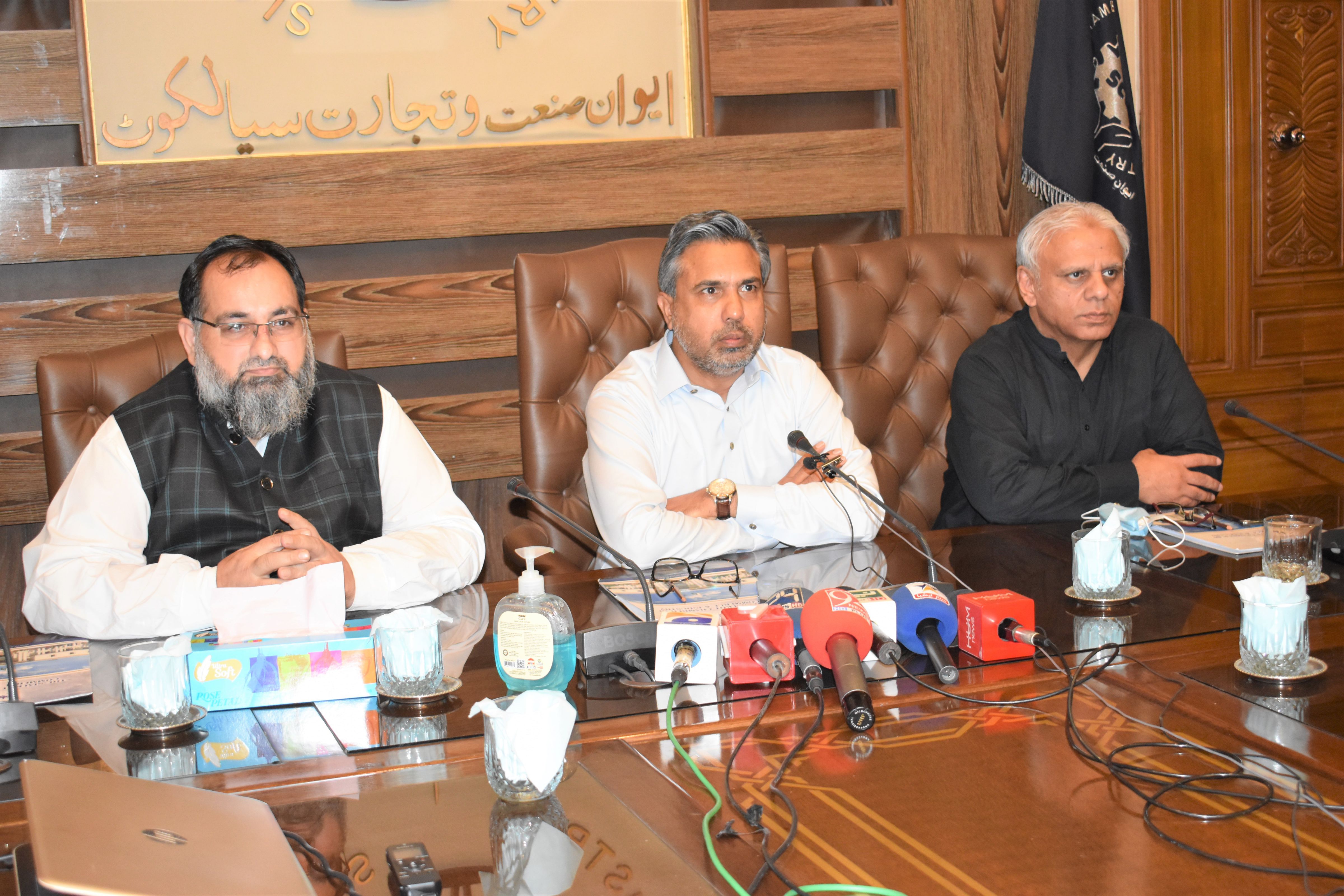 On June 11, 2021, A Budget announcement ceremony was arranged at Sialkot Chamber of Commerce and Industry. Mr. Qaisar Iqbal Baryar, President, Mr. Khuram Aslam, Senior Vice President, Mr. Ansar Aziz Puri, Vice President and Members of Executive Committee of SCCI also attended the session.   Mr. Qaisar Iqbal Baryar, President, SCCI endorsed the National Budget 2021-22 and said that it will have positive impact on the businesses. It will enhance the export productivity of the country and would also help the common man.  Business Community of Sialkot also participated in the session and exchanged their views on the exemptions and facilitations mentioned in the budget.