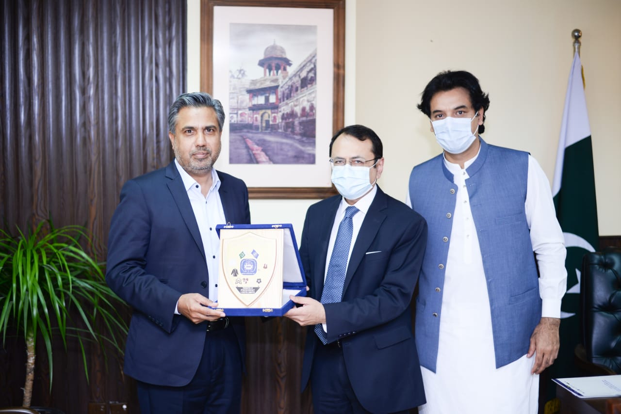 Mr Qaisar Iqbal Baryar, President Chamber led a delegation of Sialkot Chamber for a meeting with Chairman FBR, Mr Asim Ahmad on June 02, 2021.