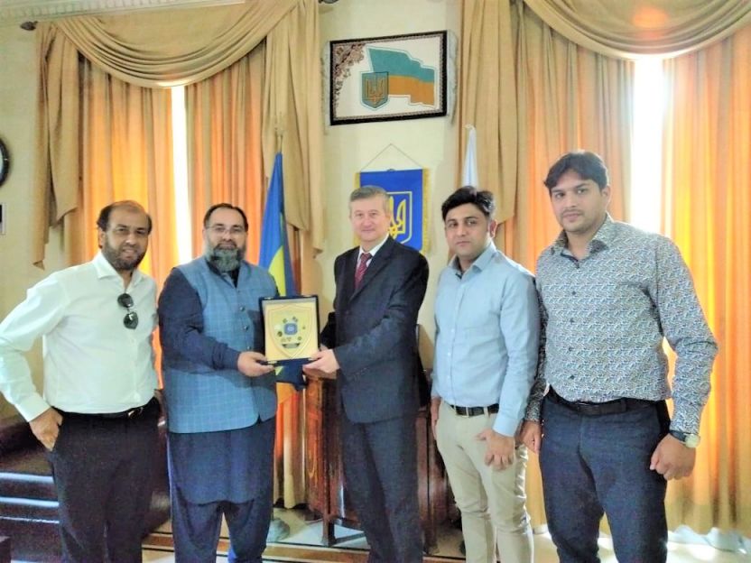 On July 07, 2021 A delegation of Sialkot Chamber of Commerce and Industry led by Mr. Khuram Aslam, Senior Vice President visited Embassy of Ukraine in Pakistan.   The delegation comprised of Mr. Qasim Malik, Sheikh Sohail Zafar, Mr. Muhammad Idris Members of Executive Committee SCCI.  The delegates were warmly welcomed by H.E. Mr. Markian Chuchuk, Ambassador of Ukraine to the Islamic Republic of Pakistan and Dr. Olena Bordilovska, Second Secretary, Culture and Humanitarian issues and matters related to promotion of bilateral trade between both countries were discussed in the meeting.