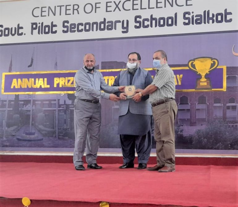 On July 08, 2021, Mr. Khuram Aslam, Senior Vice President of Sialkot Chamber of Commerce and Industry was invited as Guest of Honor in “Annual Prize Distribution Ceremony 2021”at Centre of Excellence (Boys) Govt. Pilot Secondary School, Sialkot.   Mr. Khuram Aslam addressed the students and congratulated them on passing to the next levels. He stressed that future of Pakistan lies in the hands of hardworking and intellectual youth. It is a weighty responsibility that rests on their shoulders. But we have no doubt that they are equal to the task.