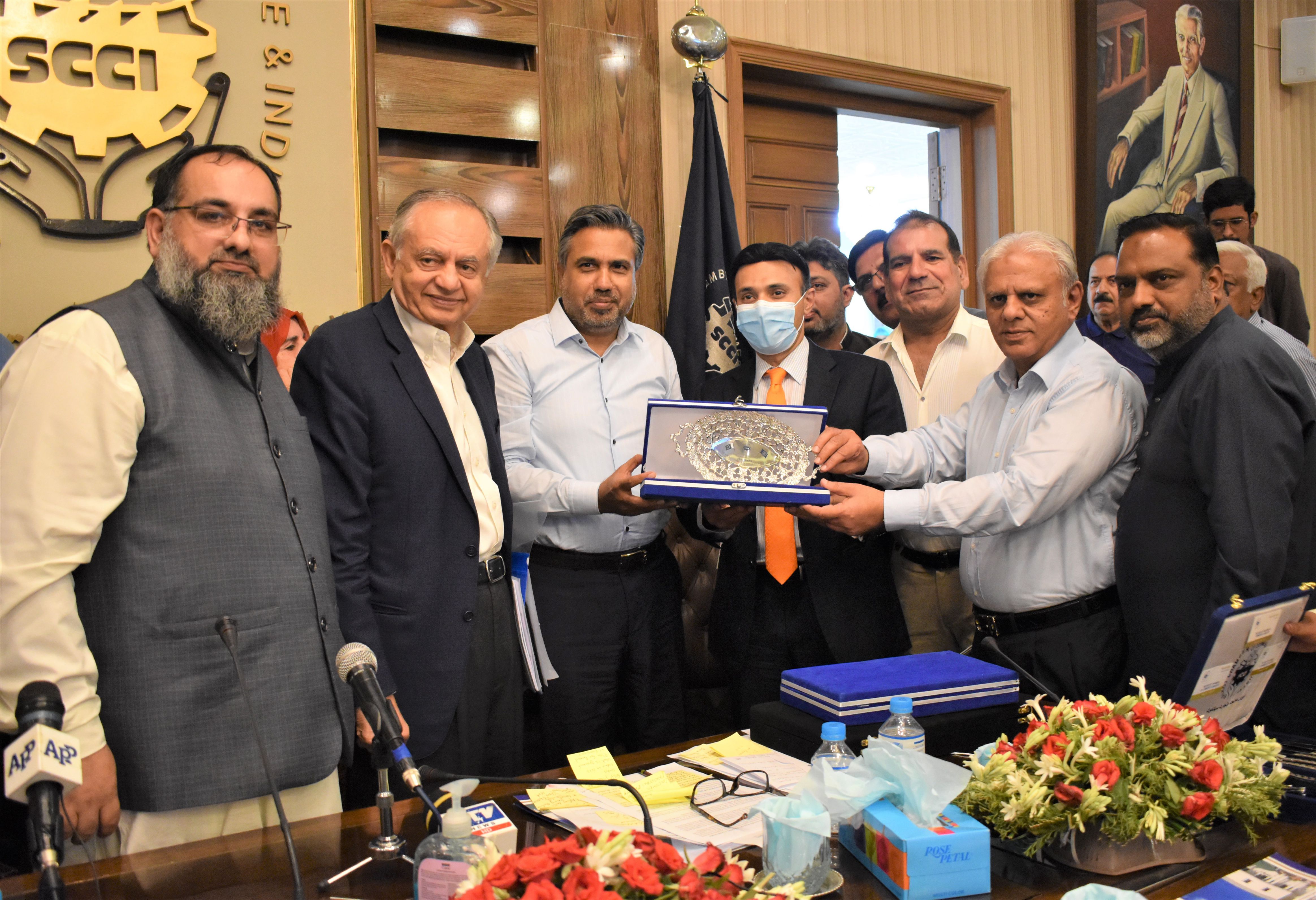 On July 17, 2021, Mr. Syed Rafeo Bashir Shah, Executive Director General, Ministry of Commerce visited Sialkot Chamber of Commerce & Industry. Mr. Qaisar Iqbal Baryar, President, Mr. Khuram Aslam, Senior Vice President and Mr. Ansar Aziz Puri, Vice President SCCI received the Honorable Guest and had discussion on multiple issues including EDF projects proposed by SCCI and Legalization\Attestation of Commercial documents.