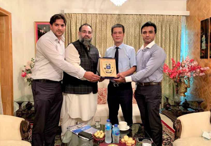 On July 26, 2021, Mr. Khuram Aslam, Senior Vice President led a delegation of Sialkot Chamber of Commerce & Industry comprising Mr. Asif Manzoor and Mr. Muhammad Idris, Executive Members, SCCI to visit the Embassy of Vietnam in Islamabad.  The delegation was welcomed by His Excellency Mr. Nguyen Tien Phong, Ambassador of Vietnam to Pakistan. During the meeting with Ambassador, Mr. Khuram Aslam discussed creation of B2B relations, joint ventures and exchange of Trade delegation to endorse bilateral Trade relations between Vietnam and Pakistan.