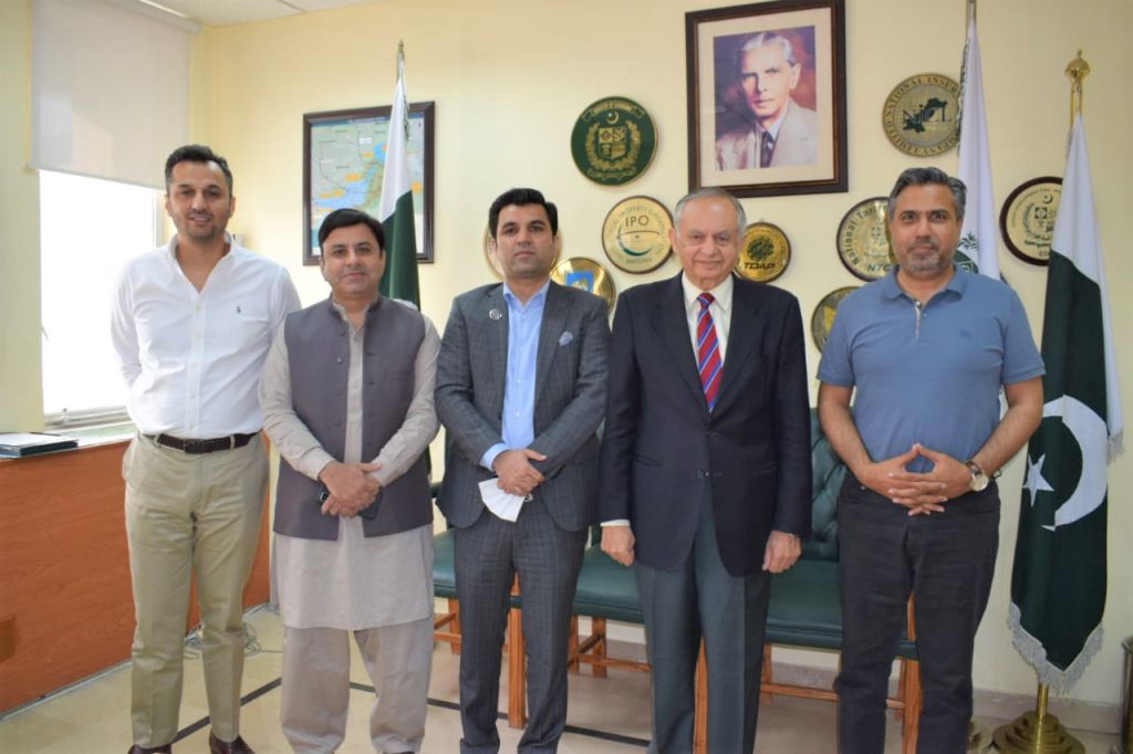 On August 13, 2021, Mr. Qaisar Iqbal Baryar, President of The Sialkot Chamber of Commerce & Industry visited Islamabad and had meeting with Mr. Abdul Razzak Dawood, Advisor to Prime Minister on Commerce & Investment, Ch Fawad Hussain, Federal Minister for information & Broadcasting, Mr. Farogh Naseem, Federal Minister for Law and Justice, Mr. Sualeh Ahmad Faruqui, Secretary Commerce and Mr. Kamran Ali Afzal, Secretary, Ministry of Industries and Production and discussed various issues of Industry of Sialkot.