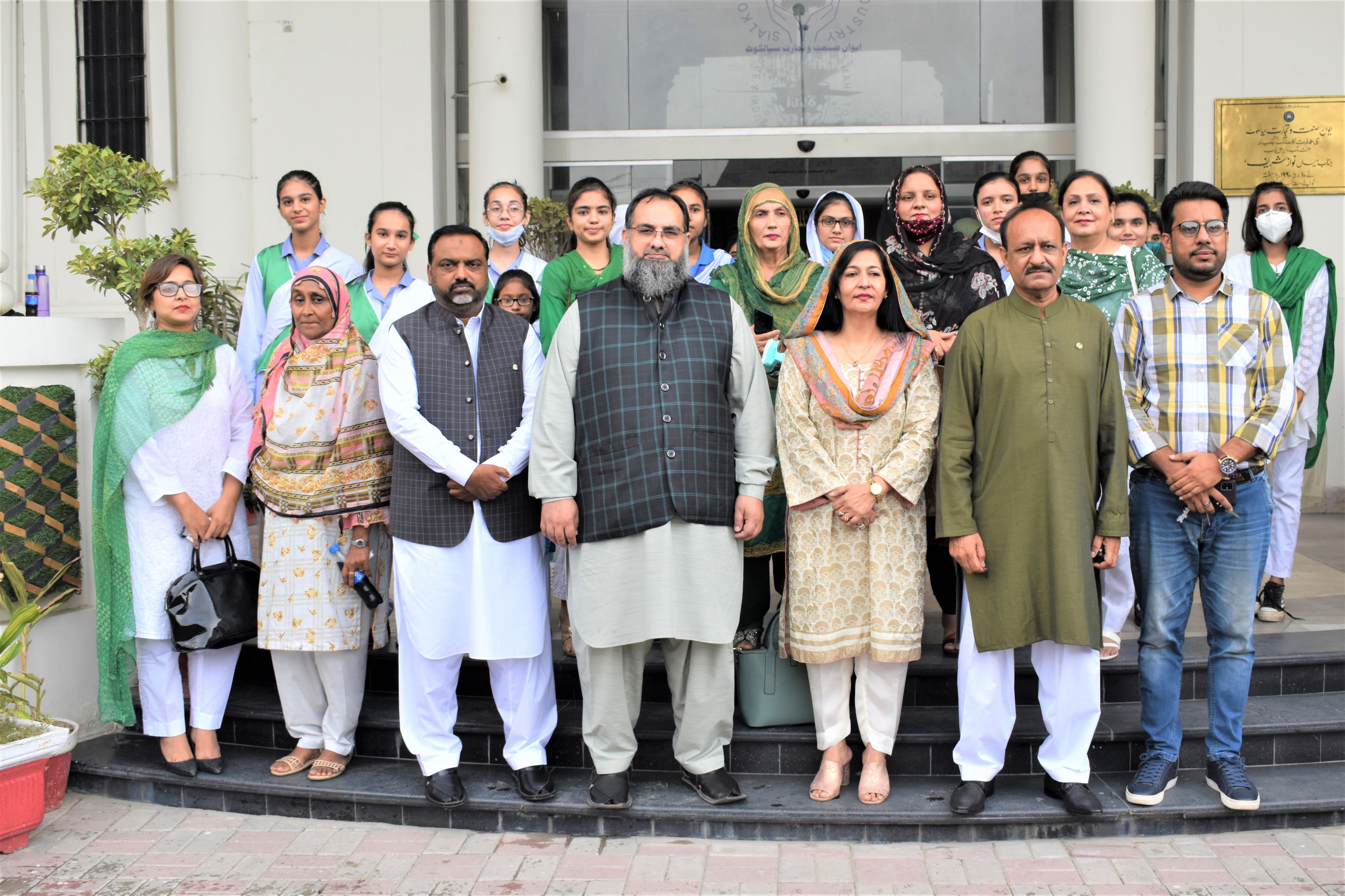 On August 11, 2021, Mr. Sheikh Zahid Hameed, Chairman, SCCI  Departmental Committee on Garrison HQ/ Cantonment Board Affairs arranged “Pakistan Independence Day ceremony” in order to celebrate the occasion of 74th Independence Day of Pakistan at Sialkot Chamber of Commerce & Industry. Mr. Khuram Aslam, Senior Vice President and Senior members of Executive Committee of SCCI also attended the event.