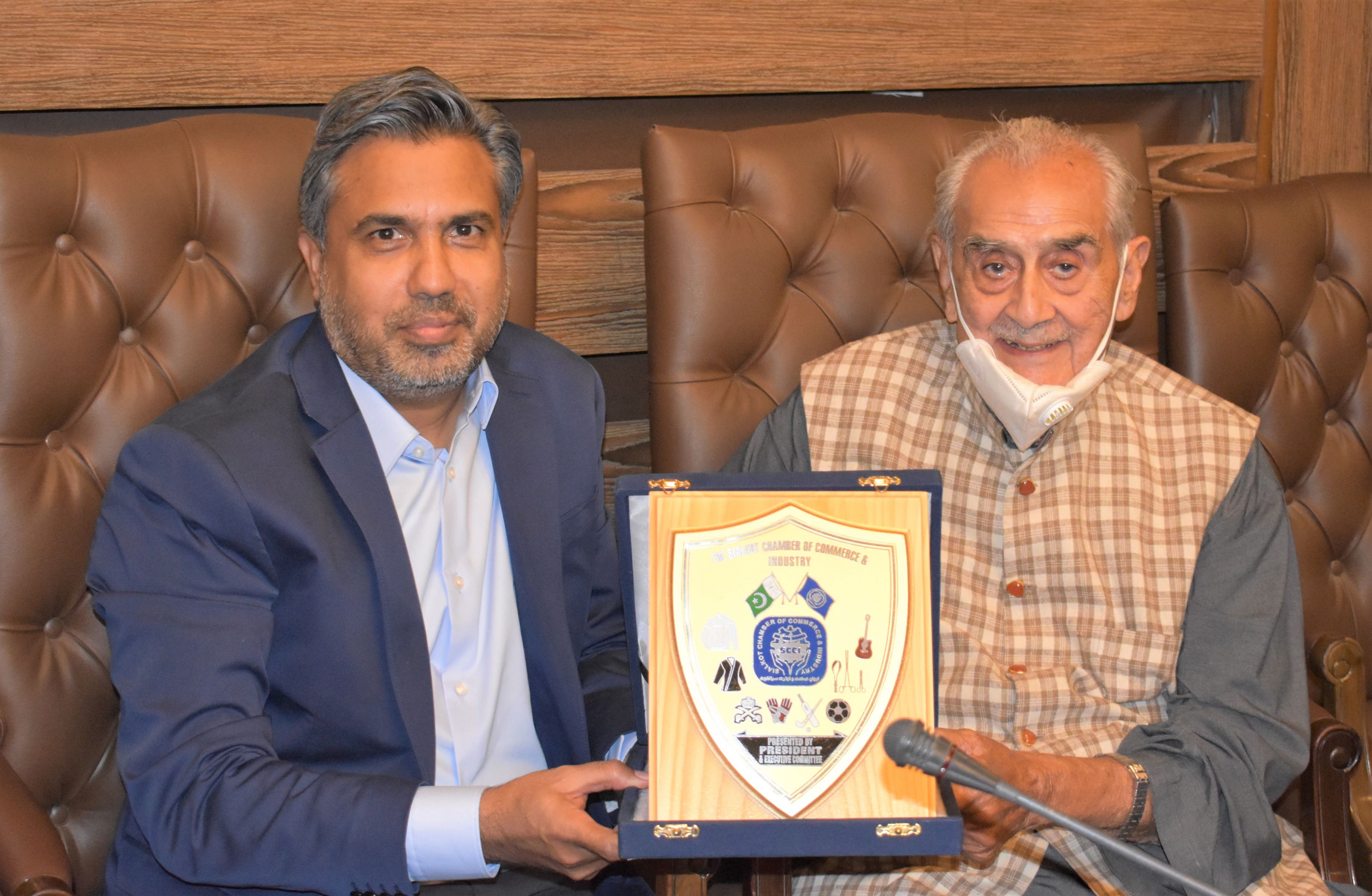 On September 14, 2021, A delegation of Lahore University of Management Sciences (LUMS) led by Syed Babar Ali, Founding Pro Chancellor LUMS visited Sialkot Chamber of Commerce & Industry to have a meeting with Mr. Qaisar Iqbal Baryar, President, Mr. Khuram Aslam, Senior Vice President, Mr. Ansar Aziz Puri, Vice President, SCCI and business Community of Sialkot.  Dr. Arshad Ahmad, Vice Chancellor LUMS and Ms. Nuzhat Kamran, Director Advancement briefed the participants about the vision and achievements of LUMS in providing the country with quality Human Resources. She also mentioned the objectives and aims of LUMS National Outreach Program. Dr. Alnoor Bhimani, Honorary Dean, Suleman Dawood School of Business briefed the audience about Scientific research and development projects accomplished by LUMS School of Science and Engineering.   The delegation included Mr. Shahid Hussain, Rector, Dr. Sabieh Anwar, Dean of School of Science & Engineering and Ms. Nuzhat Kamran, Director Advancement.