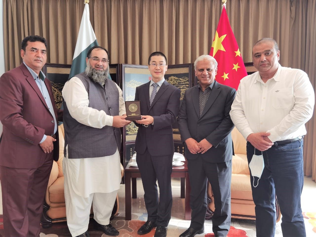 On September 07, 2021, A delegation of Sialkot Chamber of Commerce & Industry had a meeting with Trade Officer, the Republic of China to Pakistan to discuss matters related to Trade & Visas. The Delegation was led by Mr. Khuram Aslam, Senior Vice President and Mr. Ansar Aziz Puri accompanied by Mr. Mohammad Sarwar and Mr. Mohammad Bilal Dar, SCCI Executive Committee Members.