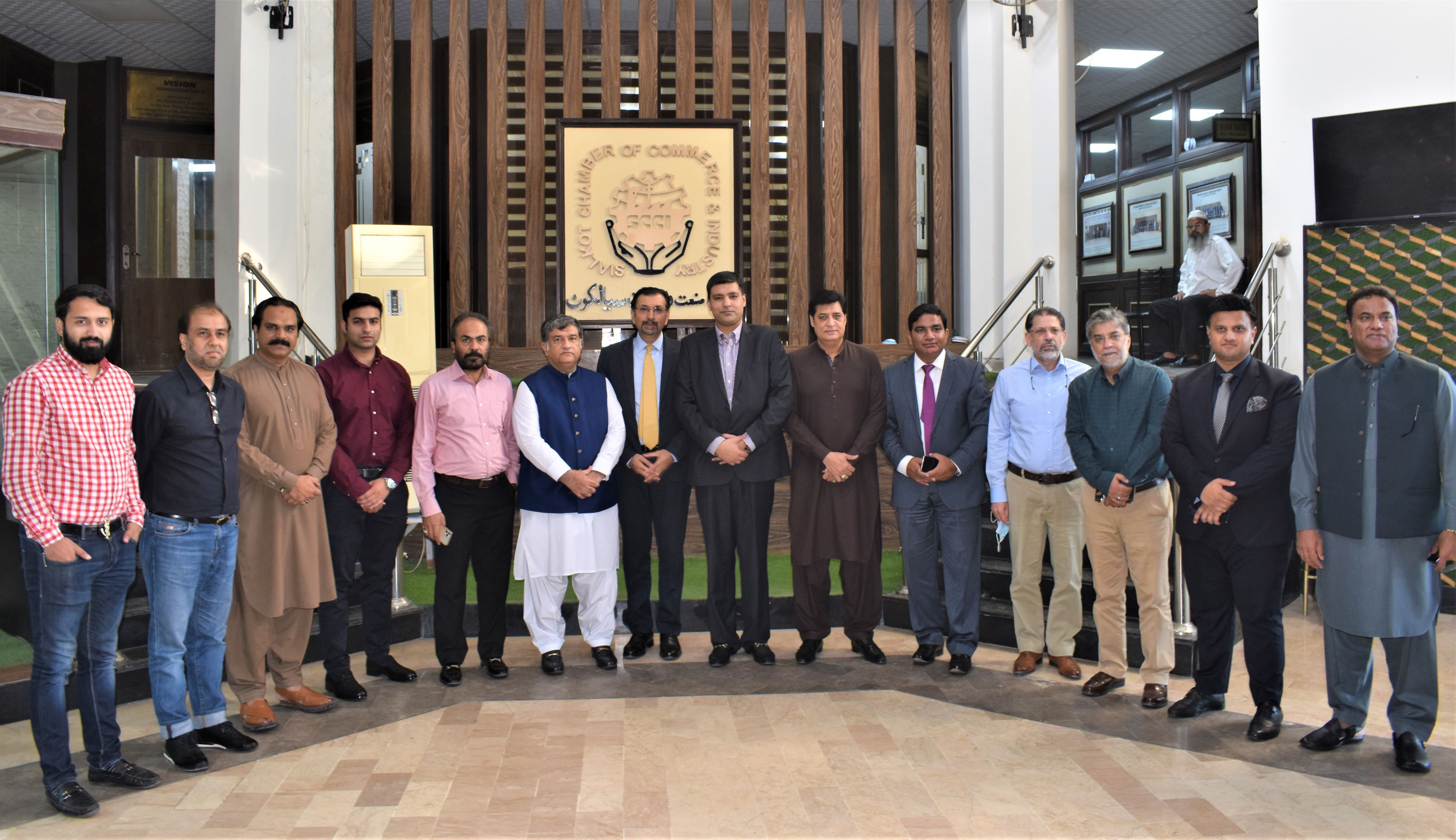 On October 21, 2021, Mr. Farrukh H. Khan, CEO/ Managing Director, Pakistan Stock Exchange Limited (PSX) visited The Sialkot Chamber of Commerce & Industry to Interact with the Business Community of Sialkot.  President and Senior Vice President, The Sialkot Chamber of Commerce & Industry welcomed the Honorable Guest. President Chamber appreciated the role of Pakistan Stock Exchange in facilitating the SMEs Businesses to raise capital to fund their growth and expansion plans through Growth Enterprise Market (GEM) Board.  Mr. Farrukh H. Khan encouraged the business community of Sialkot to list their Business/ Company in Stock Exchange to achieve the highest standard of Efficiency and Profitability by raising Capital for Company’s Growth. He gave a presentation to brief the audience about Listing at PSX and benefits of IPO.