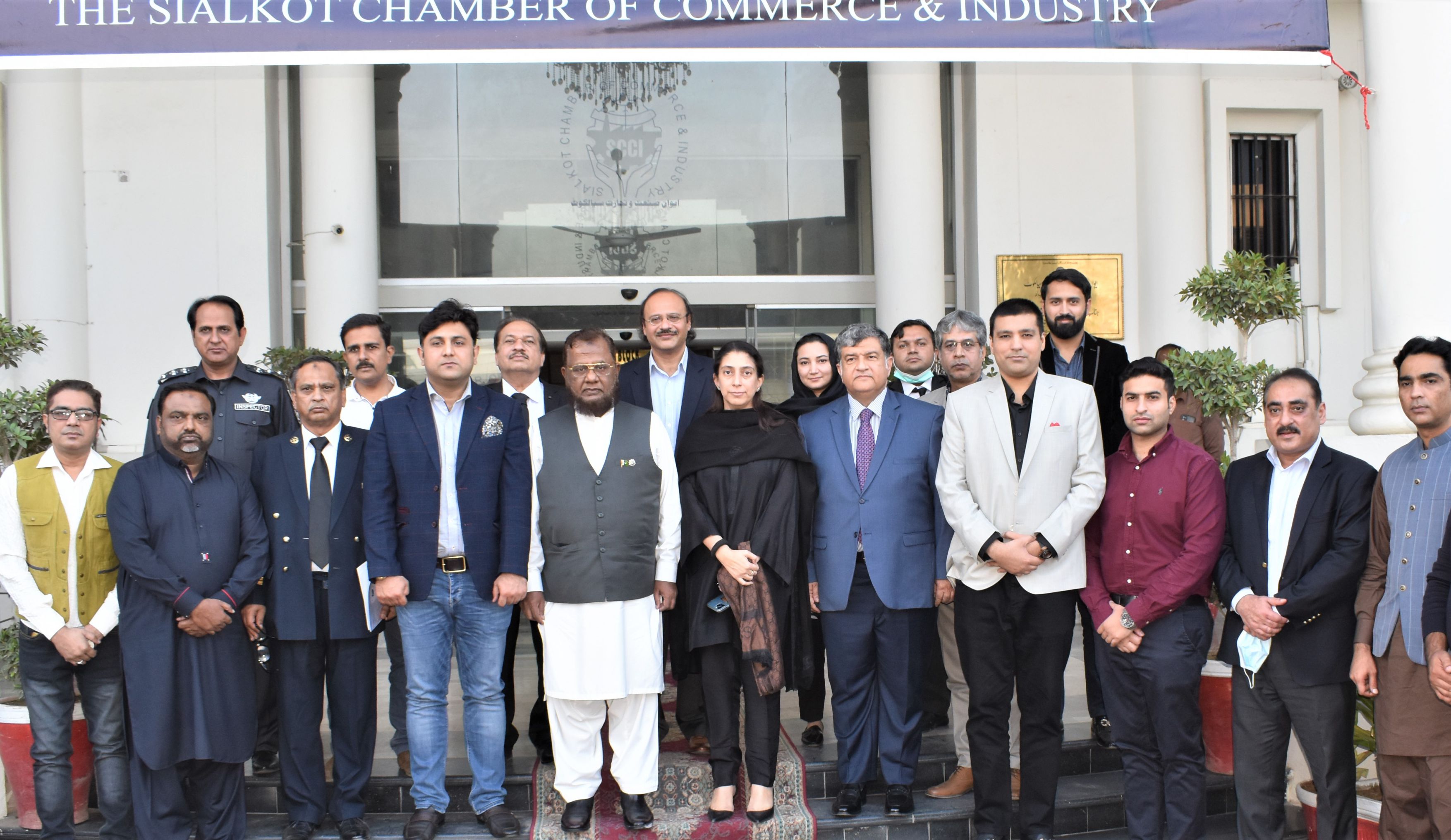 On November 8, 2021, Dr. Asif Mahmood Jah, Federal Tax Ombudsman visited the Sialkot Chamber of Commerce & Industry for an awareness session on “FTO’s Relief providing Mechanism” for information of the Business Community of Sialkot.  President, SCCI thanked Dr. Asif Mahmood Jah for establishment of FTO Desk in Sialkot Chamber. President Chamber also highlighted important issues faced by Tax Payers of Sialkot including Pending Appeal Effect & Deferred Cases, Pendency of Refund Claims and abolition of Sindh Infrastructure Development Cess.  Dr. Asif Mahmood Jah assured his full support in immediate resolution of matters mentioned by President, SCCI.  Dr. Sarfaraz Ahmad Warraich, Advisor Incharge FTO delivered presentation on Objectives and Mandate of Federal Tax Ombudsman. He also mentioned the Mobile application App CMIS for Online Registration of Complaints in FTO portal.   Dr. Asif Mahmood Jah also presented copy of his new book to President, SCCI. Ms. Ambreen Ahmad Tarar, Collector of Custom, Sialkot, Ahmad Kamal, Commissioner (IR) and Executive Committee, SCCI were also present during the meeting.