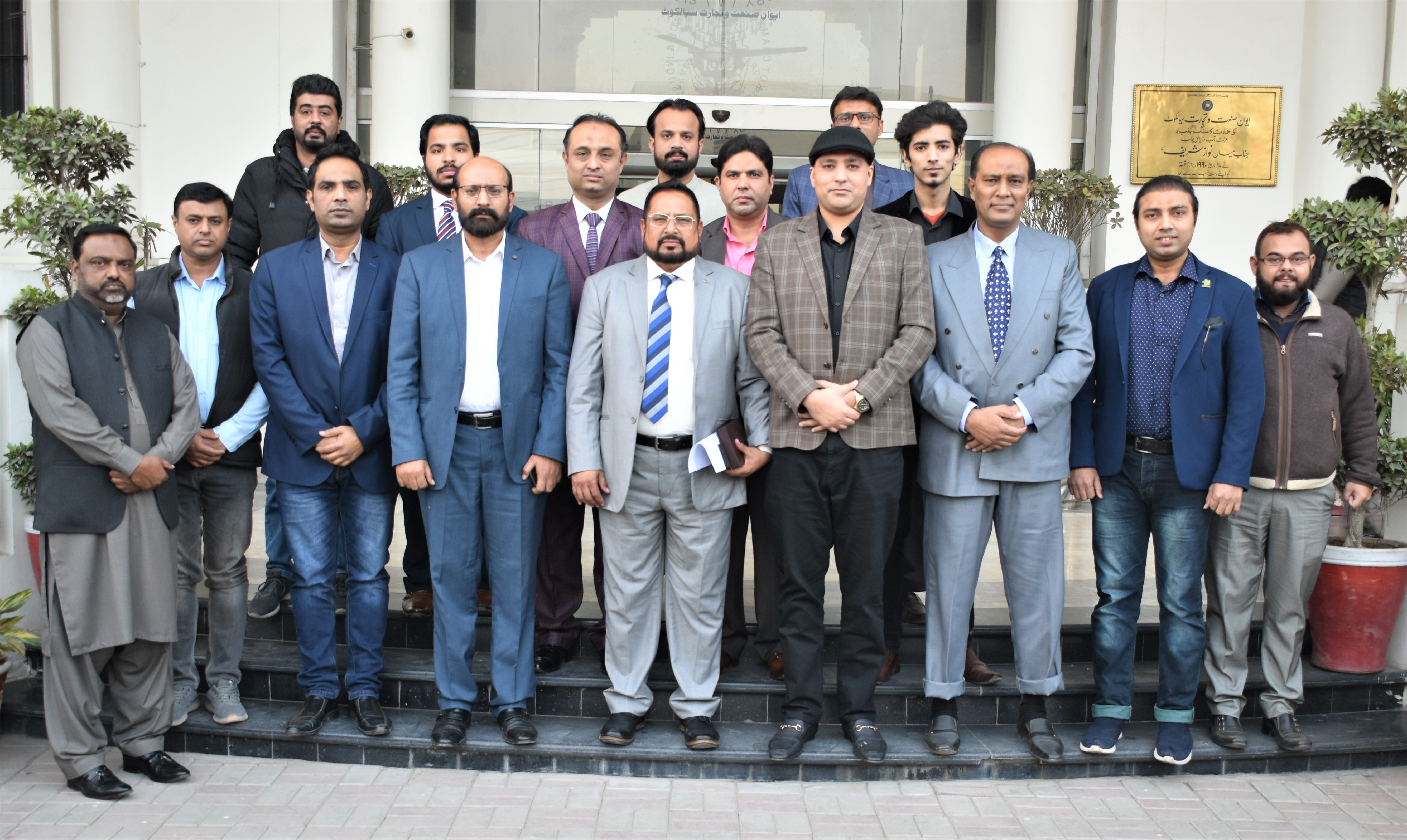 On November 29, 2021, Mr. Hafiz Muhammad Shabbir, Director Pakistan Business Centre Kuwait visited Sialkot Chamber of Commerce & Industry for an interactive session with business community of Sialkot. Wherein, Senior Vice President, Sialkot Chamber welcomed Mr. Muhmmad Shabir and his team. The Senior Vice President shared that Mr. Muhmmad Shabir has always rendered tremendous support in matters related to promotion of bilateral trade between Pakistan and Kuwait.  Mr. Hafiz Muhammad Shabbir shared that Kuwait has growing opportunities for Made in Sialkot products and their potential could be exploited by exchange of Trade Delegations, participating in Exhibitions and business Meetups between two brotherly countries.