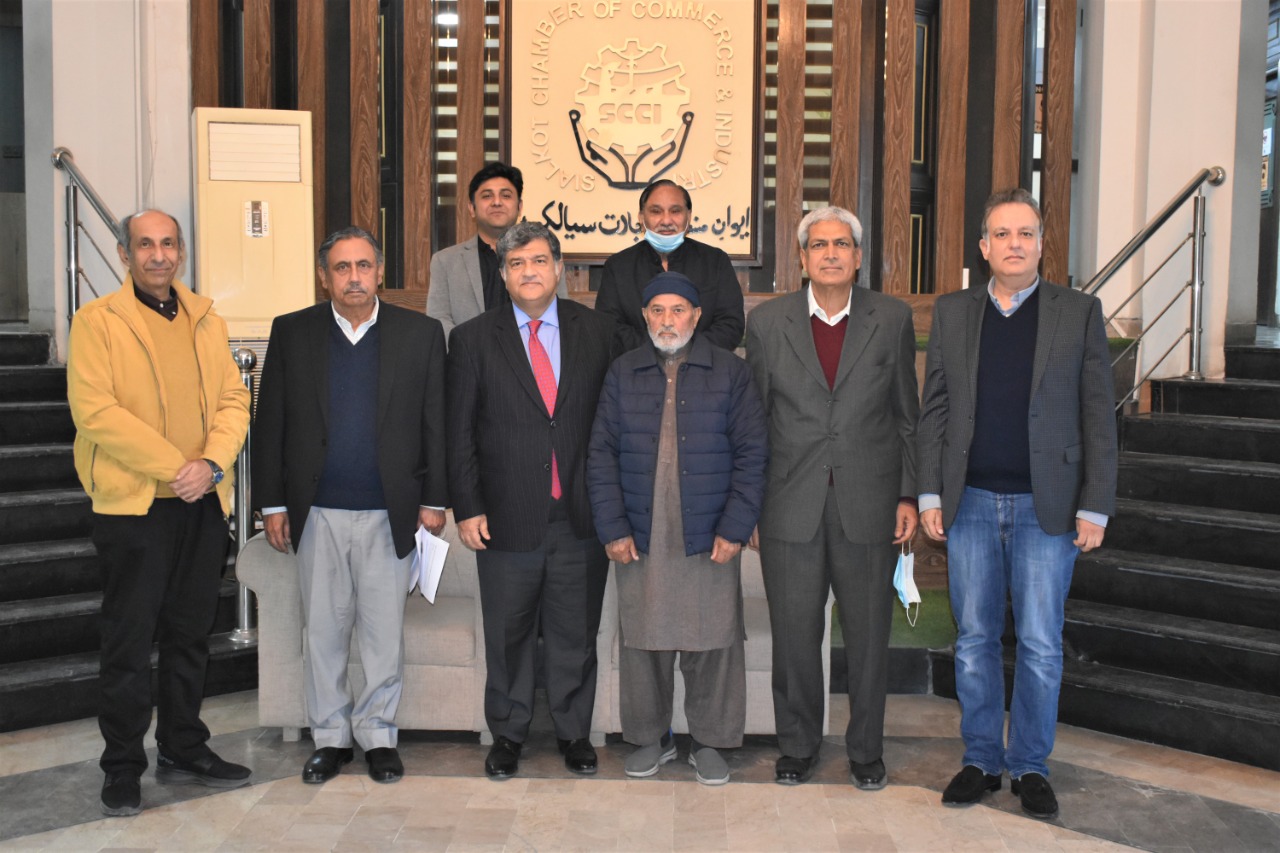 On December 14, 2021, President, Sialkot Chamber of Commerce & Industry had a meeting with Mr. Zafar Abbas, Former Chairman WAPDA and Mr. Sheikh Faisal Mehboob, Former  Chairman Pakistan Hosiery Manufacturers &  Exporters Association to discuss issues of Industry of Sialkot.  Vice President,  SCCI, Mr. Khawar Anwar Khawaja and Major Mansoor Ahmad were also present during the meeting.