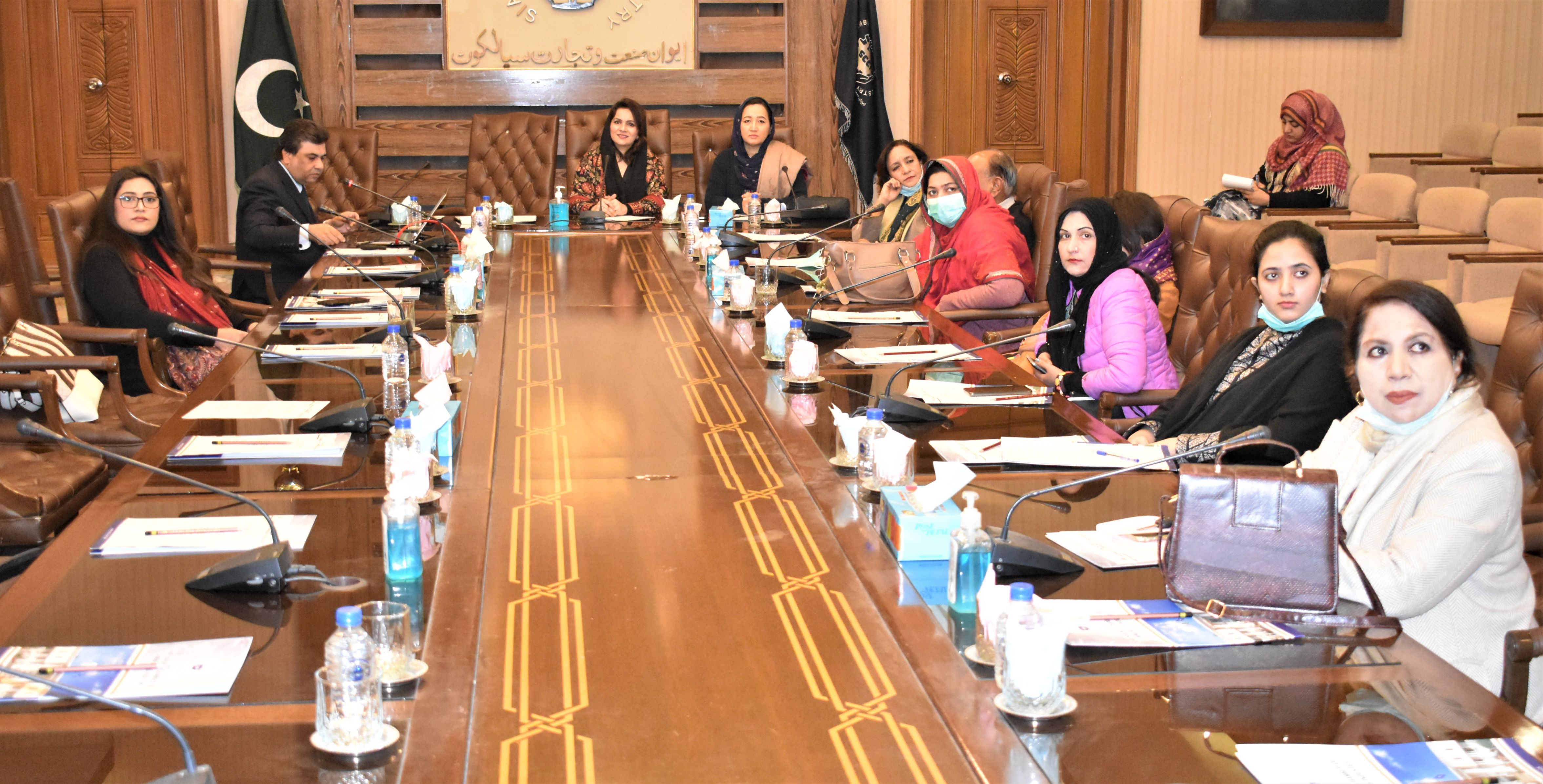 On January 27, 2022, The SCCI’s Departmental Committee on Women Entrepreneurs held a meeting to discuss the arrangements of informative seminars to be held incollaboration with Departmental Committee on SME/ Training and Young Entrepreneurs. Furthermore, the topics were also finalized for those awareness sessions/ seminars. Ms. Nadia Qaisar, Chairperson Committee consulted with the committee members on joining hands with Baidaire- Sialkot in order to work for rural women of the city. Dr. Mariam Nouman, President Women Chamber and representatives from the Baidaire- Sialkot also attended the meeting.