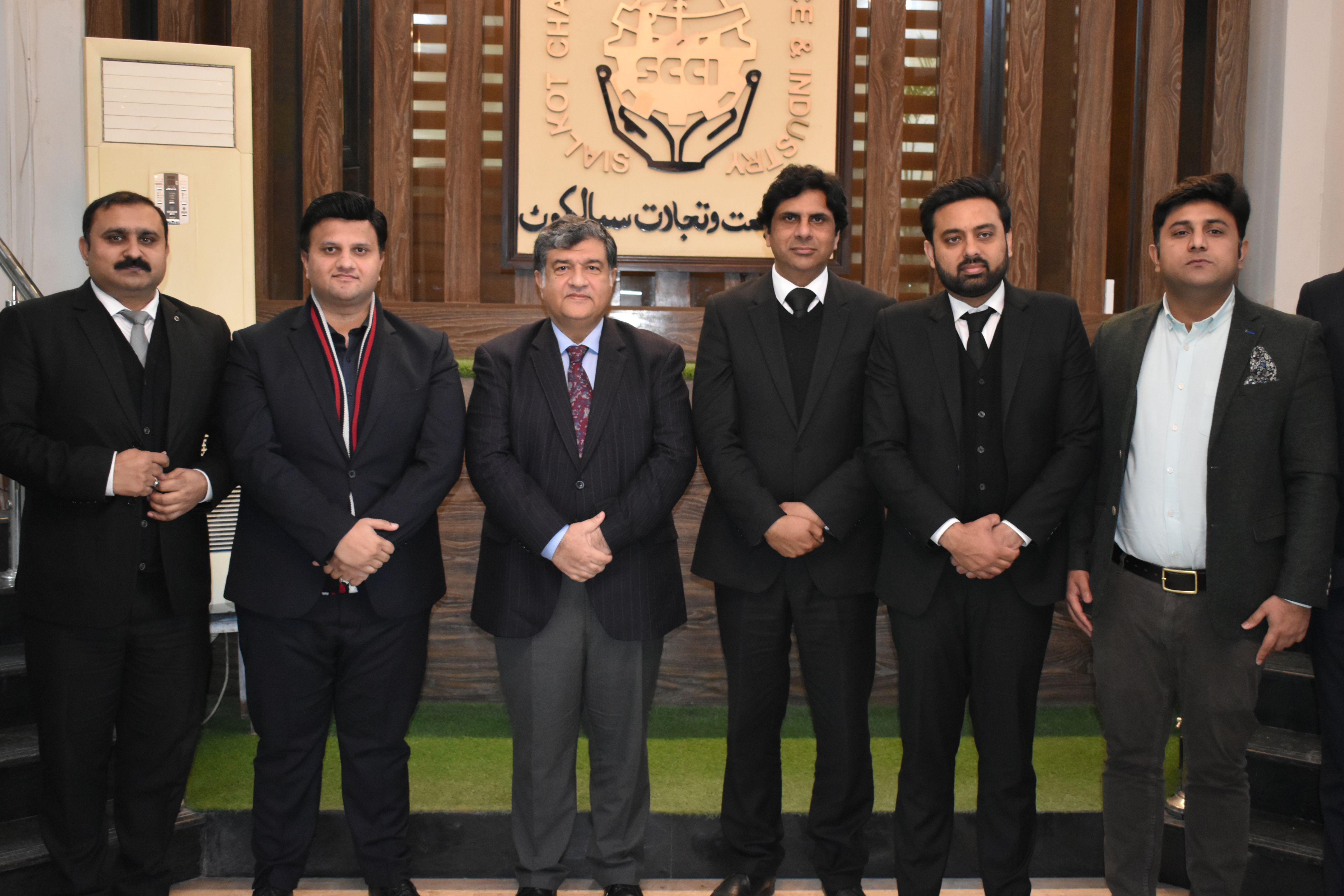 Ch. Muhammad Asim Iqbal Deo, President Sialkot District Bar Association visited Sialkot Chamber of Commerce & Industry on January 17, 2022 for a meeting with Mian Imran Akbar President SCCI. Mr. Qasim Malik, Vice President, SCCI also attended the meeting.