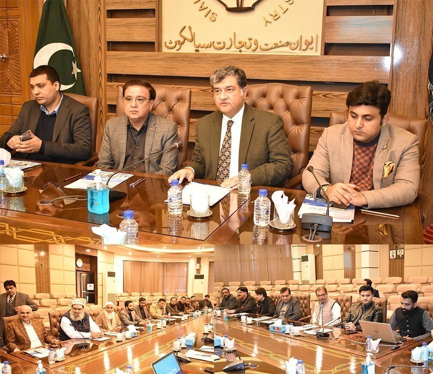 A delegation of Gujrat Chamber of Commerce & Industry in the leadership of Mr. Naeem Imtiaz Gondal, President Gujrat Chamber visited The Sialkot Chamber of Commerce & Industry on January 07, 2022. Mian Imran Akbar, President, Sheikh Zohaib Raffique Sethi, Senior Vice President and Mr. Qasim Malik, Vice President Sialkot Chamber of Commerce & Industry warmly welcomed the guests. While addressing the participants, President Sialkot Chamber stressed the importance of establishing a Research and Development Department in Industries to address the issues of local exporters and to properly highlight the issues of trade and industry in the Government Corridors. Mr. Naeem Imtiaz Gondal, President Gujrat Chamber appreciated the business community of Sialkot and requested the President SCCI to sign an MOU for future collaborations.