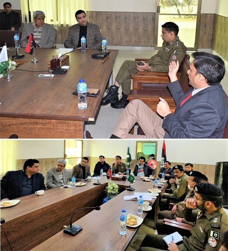 On January 01, 2022, Sheikh Zohaib Raffique Sethi, Senior Vice President Sialkot Chamber of Commerce & Industry attended a joint session on Traffic Management of Sialkot invited by Mr. Umar Saeed Malik, DPO Sialkot in order to discuss the developments to be made in Traffic control system of Sialkot.  Mr. Tahir Farooq, Deputy Commissioner Sialkot, Mr. Usman Dar, Special Advisor to PM on Youth Affairs, Mr. Fazal Jillani and Mr. Khawar Anwar Khawaja also attended the session.