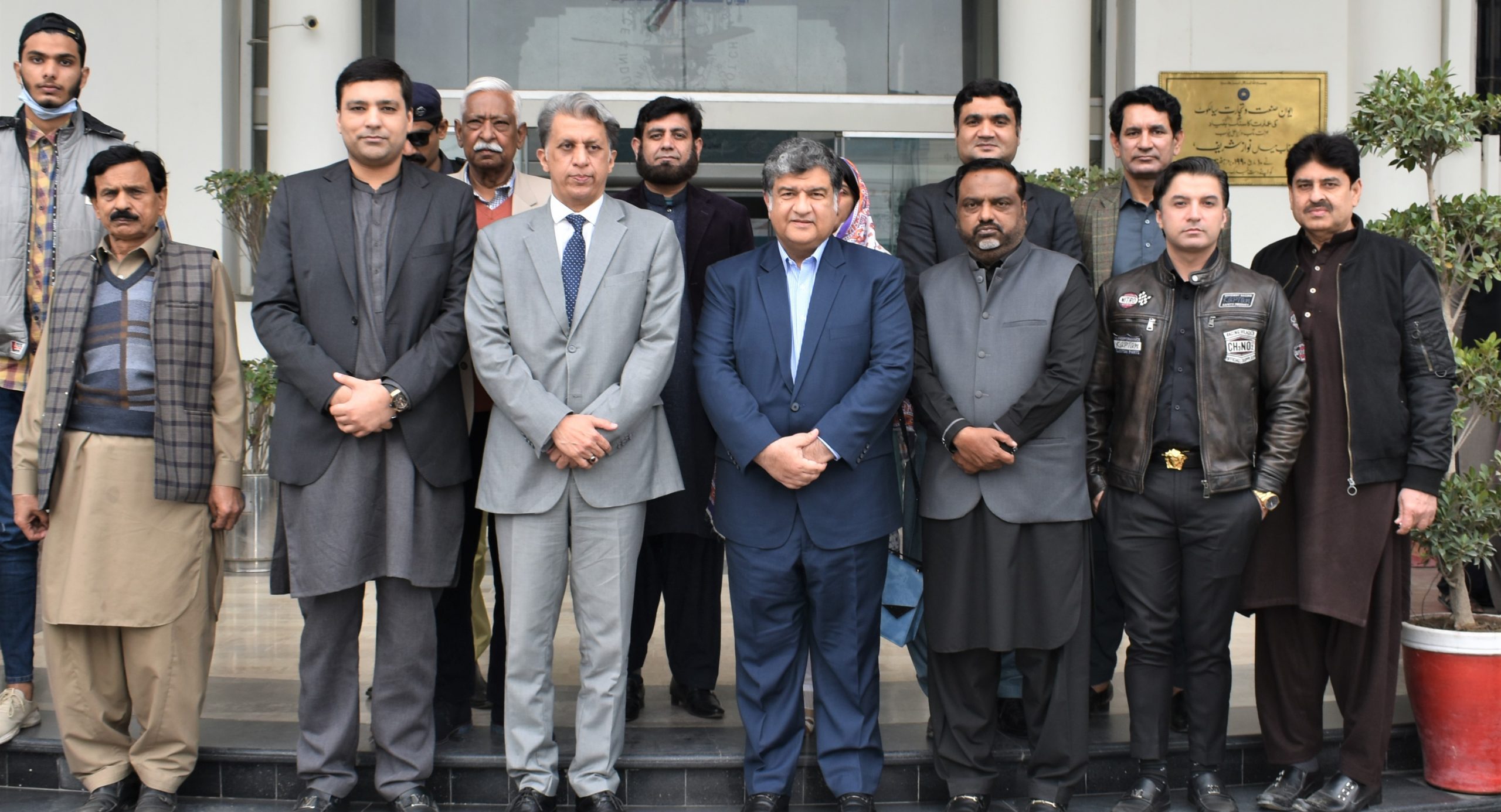 Mr. Syed Tahir Mirza Hamdani, Director General Industries, Government of Punjab visited Sialkot Chamber of Commerce & Industry on February 25, 2022. The meeting was presided over by Mian Imran Akbar, President Sialkot Chamber and discussed the matters related to “National Industrial Exhibition- 2022” from March 10th -12th 2022 at Fortress Stadium, Lahore. Sheikh Zohaib Rafique Sethi, Senior Vice President Sialkot Chamber also shared his recommendations on above matter.