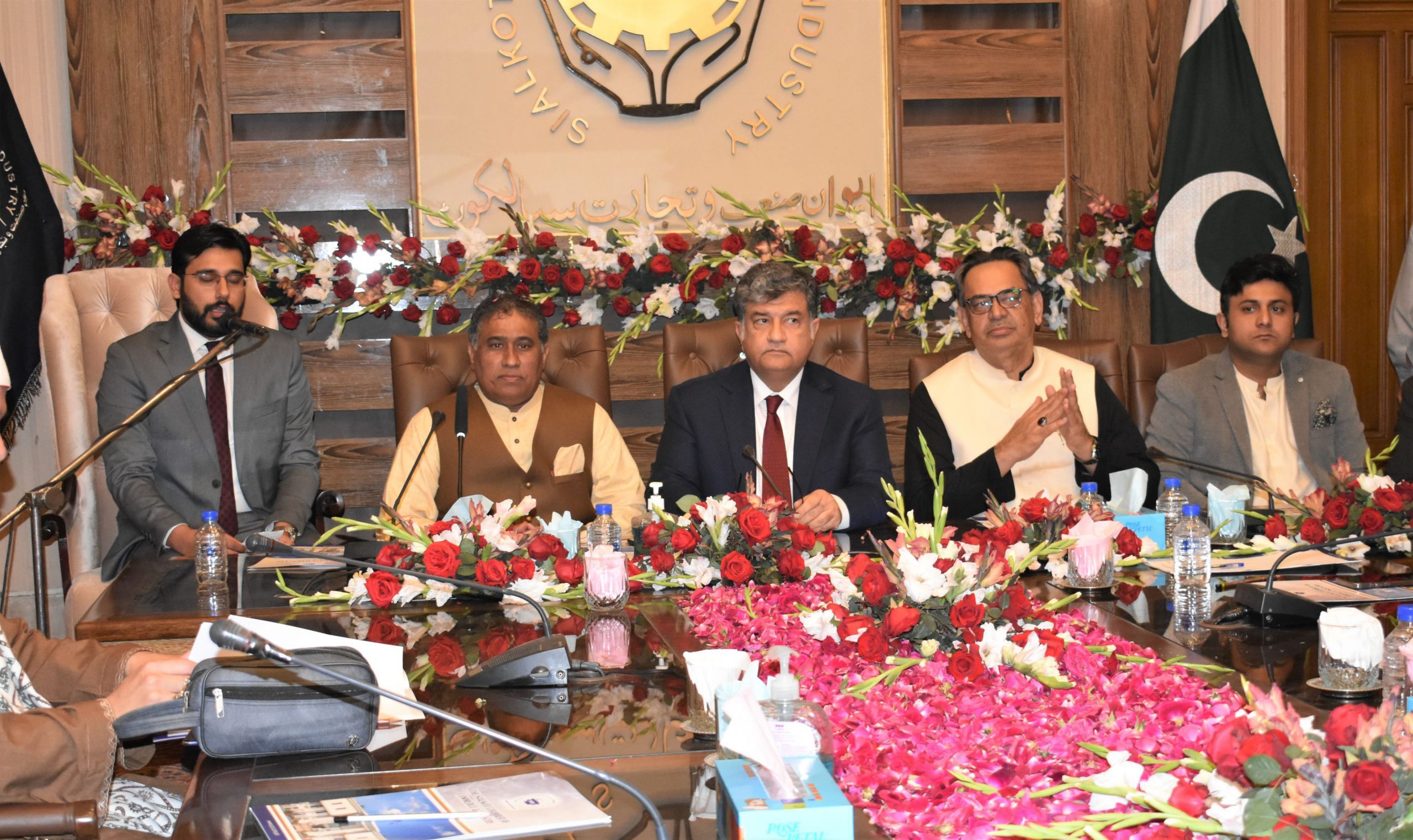 On March 02, 2022, Sialkot Chamber of Commerce and Industry organized “Mehfil Husn-e-Qirat” in which renowned Qaris from Egypt had the honor to recite the verses from the Holy Quran in their mesmerizing voices. Mian Imran Akbar, President Sialkot Chamber was the guest of honor in the ceremony. Mr. Qasim Malik, Vice President SCCI also honored the ceremony.  Mian Imran Akbar expressed the resolve to carry on the series of Husn-e-Qirat Competition in future too with a view to inculcating a deep craving in the young generation for the recitation of the Holy Verses.   Mr. Mohsin Gull, Vice Chairman SCCI’s Departmental Committee on Religious & Cultural Affairs welcomed the honorable Qari Al Sheikh Ahmad Mustafa Aljundi, Qari Al Sheikh Mehmood Kamal Al-Nijaar, Qari Al Sheikh Mehmood Hussain Ashoor and Mr. Aneeq Ahmad, Islamic Scholar. Mr. Aneeq Ahmad also shared his views on “Quran or Insan”.