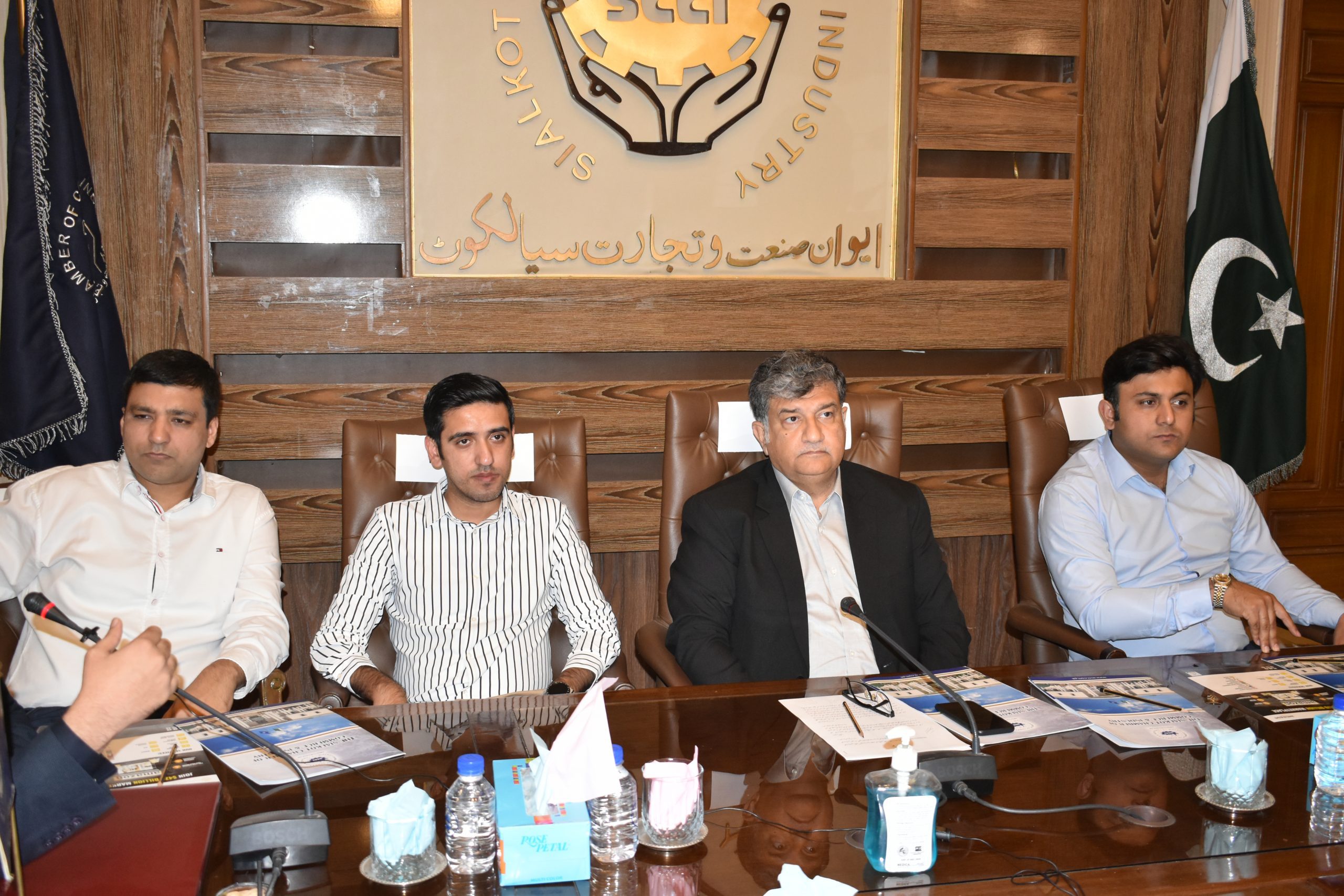 The Sialkot Chamber of Commerce & Industry in collaboration with MindWhiz held an seminar on “Amazon; Utilizing the power of E-Commerce” on March 26, 2022 to brief the Businesses in Sialkot on the Amazon Business Model including Private label, Wholesale and Drop shipping.   The session was chaired by Mian Imran Akbar, President Sialkot Chamber and was also attended by Sheikh Zohaib Rafique Sethi, Senior Vice Presidnet and Mr. Qasim Malik, Vice President SCCI.  Mr. Hassan Shah, CEO MindWhiz created understanding of Importance of E-commerce for Business expansion using leading Ecommerce marketplace Amazon among the participants.   He also introduced Private Label Selling and White Label Selling along with benefits of Mindwhiz Hybrid Selling.