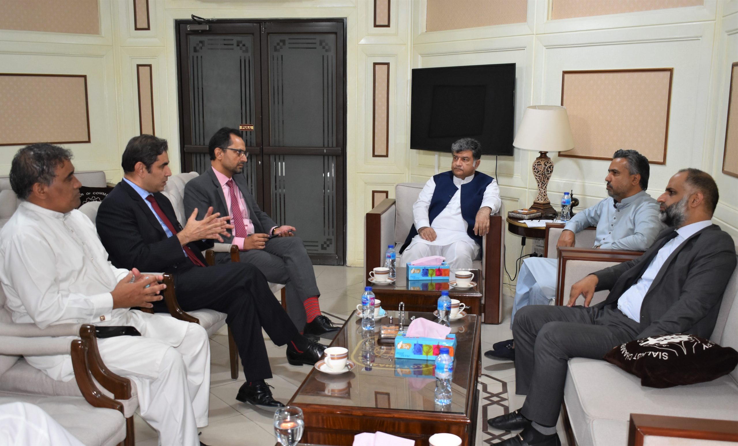 On June 3, 2022, Mr. Chohdry Asif Javed, Regional Manager, Meezan Bank Limited called on Mian Imran Akbar, President, Sialkot Chamber of Commerce & Industry. During the discussion, Mian Imran Akbar, President SCCI recommended that Meezan Bank should ease the terms of financing to SME sectors with no collateral.  He added, Meezan Bank should also encourage financing for renewable energy sector, especially to the SME based industry of Sialkot.