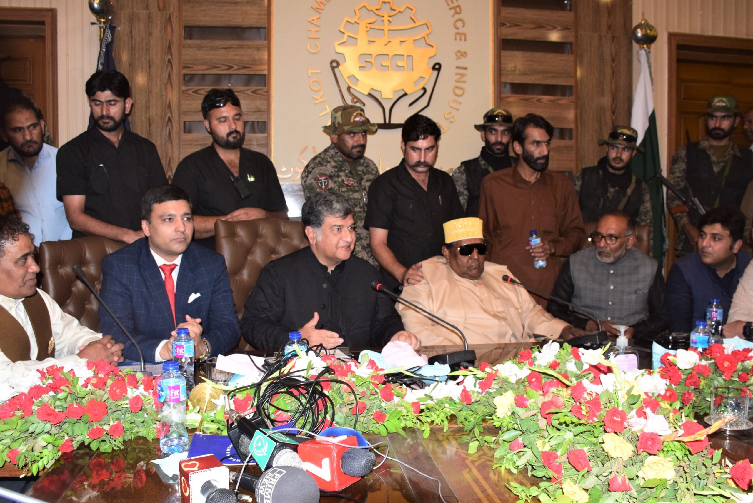 On June 01, 2022, Honorable Sheikh Noori Muhammad Ahmed Ali, the key-bearer of Roza-e-Mubarak of Prophet Mohammad (PBUH) visited the Sialkot Chamber of Commerce & Industry.  The honorable guest was warmly welcomed by Mian Imran Akbar, President, Sheikh Zohaib Raffique Sethi, Senior Vice President, Mr. Qasim Malik, Vice President Sialkot Chamber and business community of Sialkot.