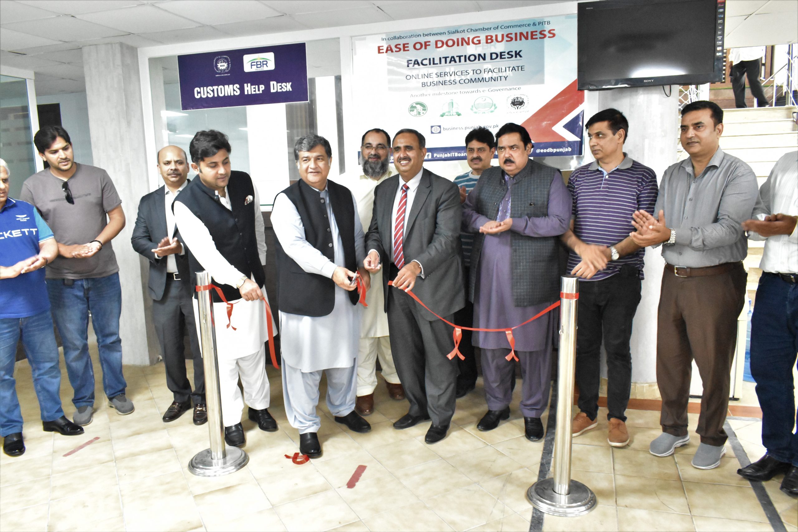 An Inauguration Ceremony of “Ease of Doing Business Facilitation Desk” was held in Sialkot Chamber on June 28, 2022. This facilitation desk has been established to facilitate the members of SCCI in 1.    Starting a Business 2.    Paying Taxes  3.    Registering Property and 4.    Dealing with Construction Permits Mr. Sajid Latif, Director General, Punjab Board of Investment and Trade – PBIT  and Mian Imran Akbar, President along with Mr. Qasim Malik, Vice President Sialkot Chamber inaugurated the Ease of Doing Business Facilitation Desk.