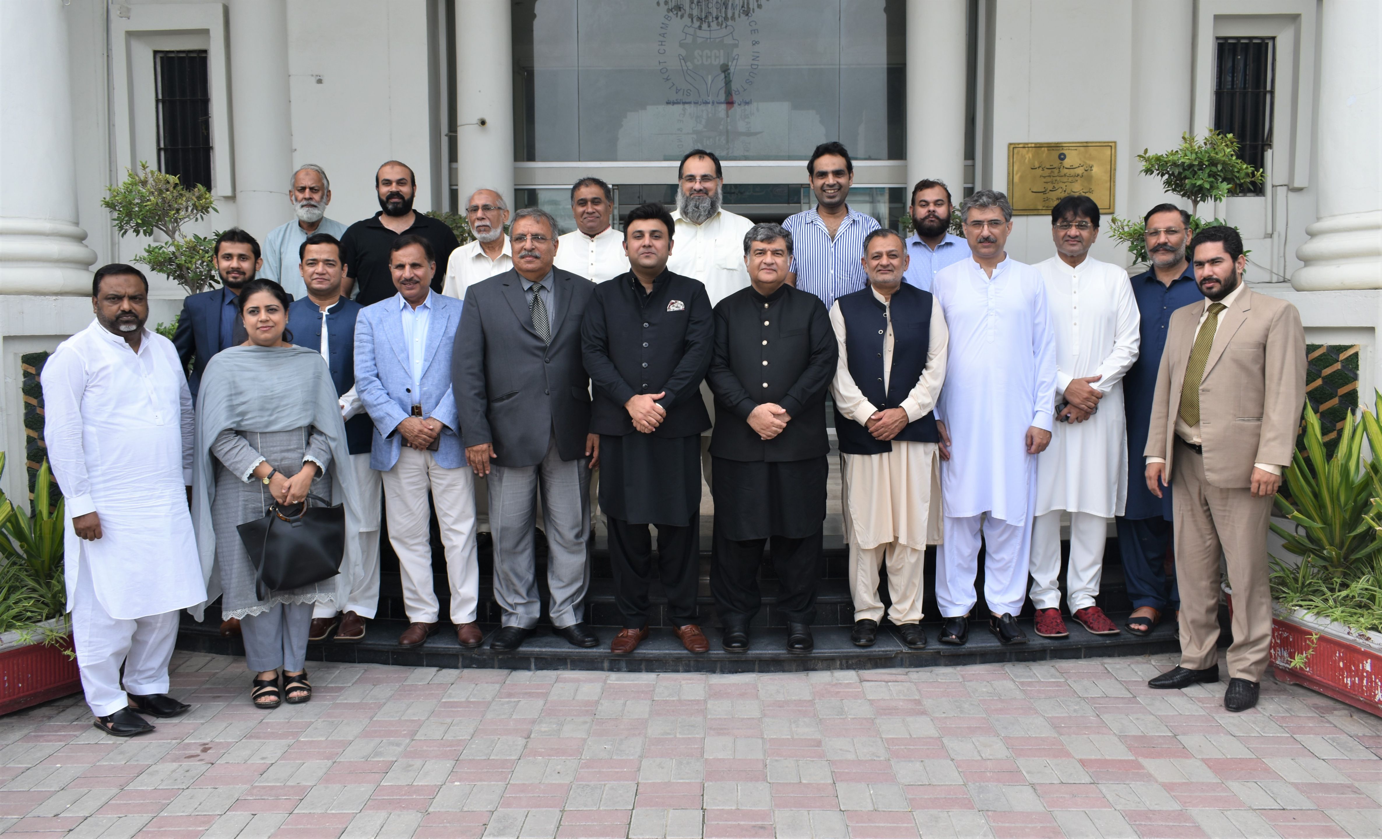 A meeting with the delegation of the Pakistan Engineering Council (PEC) comprised of Mr. Mir Masood Rashid, Advisor to Chairman PEC & Convener PPDC, Mian Sultan Mehmood and Syed Jawad Gillani, Member Governing Body, PEC, Ms. Shaela Sajman, Member WEDC and Mr. Wasif Bhatti, deputy registrar PEC was held in the Sialkot Chamber on July 29, 2022. Mian Imran Akbar, President SCCI and Mr. Qasim Malik Vice President, SCCI greeted the delegates.  Avenues of possible collaboration were explored between SCCI and PEC in order to devise the development framework and address the industrial issues faced by the members of SCCI for necessary resolutions. A Memorandum of Understanding (MoU) was signed between SCCI and PEC at the end of the session. Mian Imran Akbar, President SCCI shared that the graduate engineer internship program, final year design projects and identification of cottage industry would support innovation, product development and overcome shortage of skilled force in Sialkot. Mr. Qasim Malik added that the MoU would initiate efforts that would upgrade and elevate the economic status of Pakistan. Moreover, it will stretch the working capability of the industrialists to achieve industrial excellence. Members of the Sialkot Chamber and faculty members of various engineering universities participated in the session.