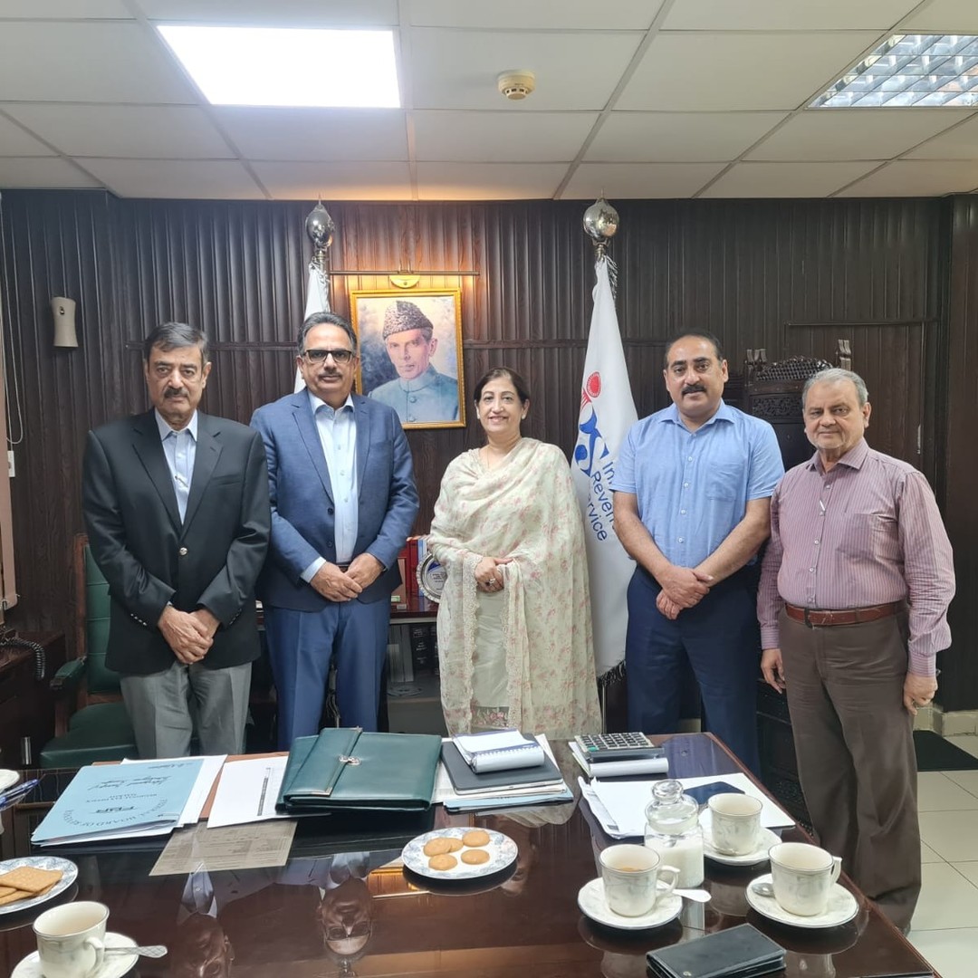 Meeting of Mr. Abdul Ghafoor Malik, President, The Sialkot Chamber of Commerce and Industry with Syeda Noureen Zahra, Chief Commissioner and Mr. Saqib, Commissioner, RTO, Sialkot.