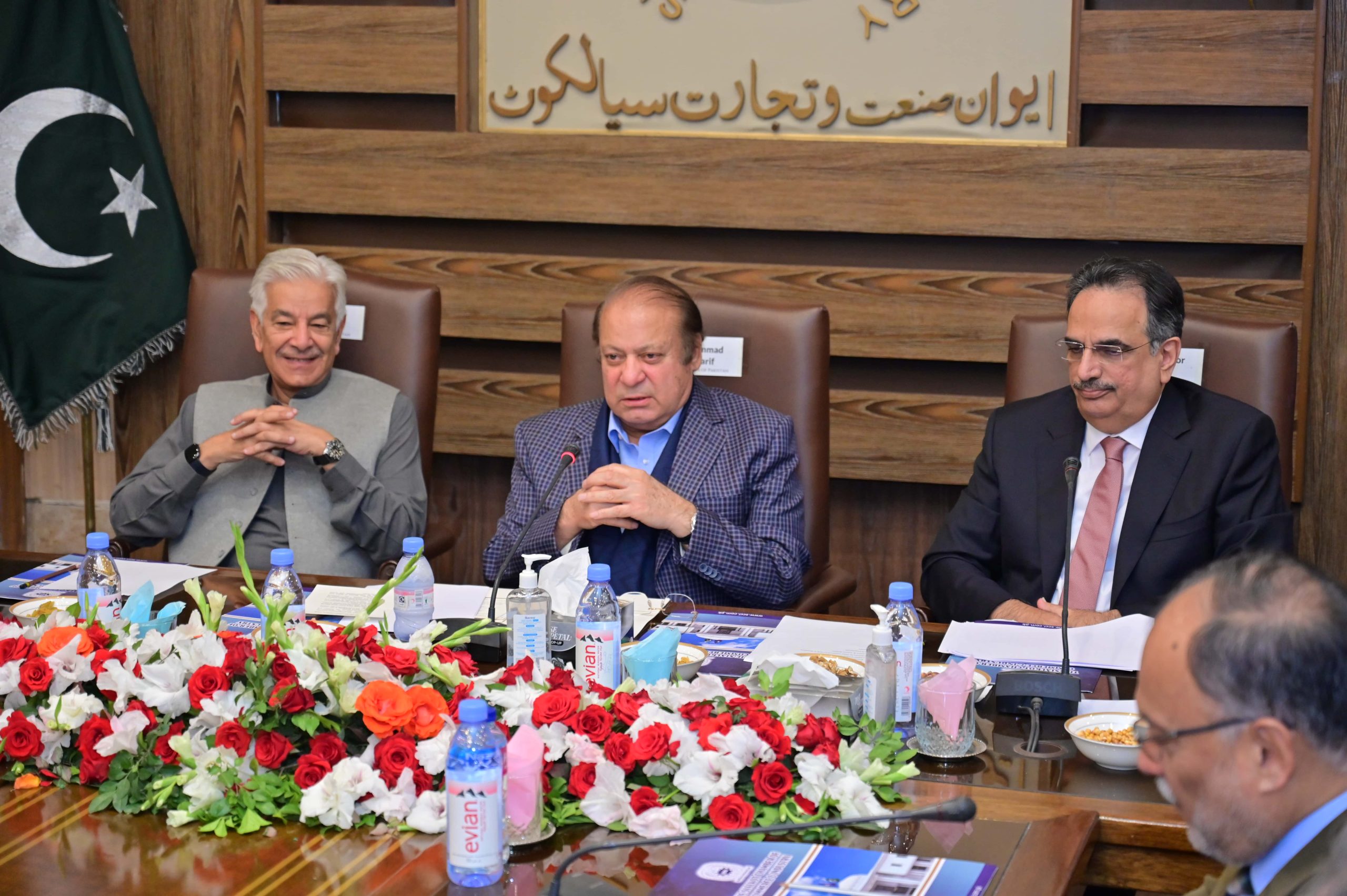 On November 25, 2023, Mian Muhammad Nawaz Sharif, Former Prime Minister of Pakistan, visited the Sialkot Chamber of Commerce and Industry. During his visit, the Former Prime Minister was welcomed by Mr. Abdul Ghafoor Malik, President of SCCI, along with the Business Community of Sialkot. In the address to the event, President SCCI stressed the need for a sustainable and long-term economic plan to promote exports and encourage import substitution. Mr. Abdul Ghafoor Malik also shed light on the various infrastructural needs of the district Sialkot with the affirmation that the exports could double in the years to come provided that an enabling environment is created.  Mian Muhammad Nawaz Sharif commended the invaluable contributions of the esteemed business community of Sialkot, recognizing their pivotal role in fortifying the bedrock of our national economy. In his address, he underscored Pakistan’s vast potential for exponential growth, emphasizing the indispensable need for a resolute and unwavering strategy in navigating critical spheres such as economy and social progress. His unwavering commitment was palpable as he articulated his steadfast dedication to fostering an environment conducive to bolstering exports and propelling industrial advancement, all in pursuit of a thriving and prosperous future for the nation.