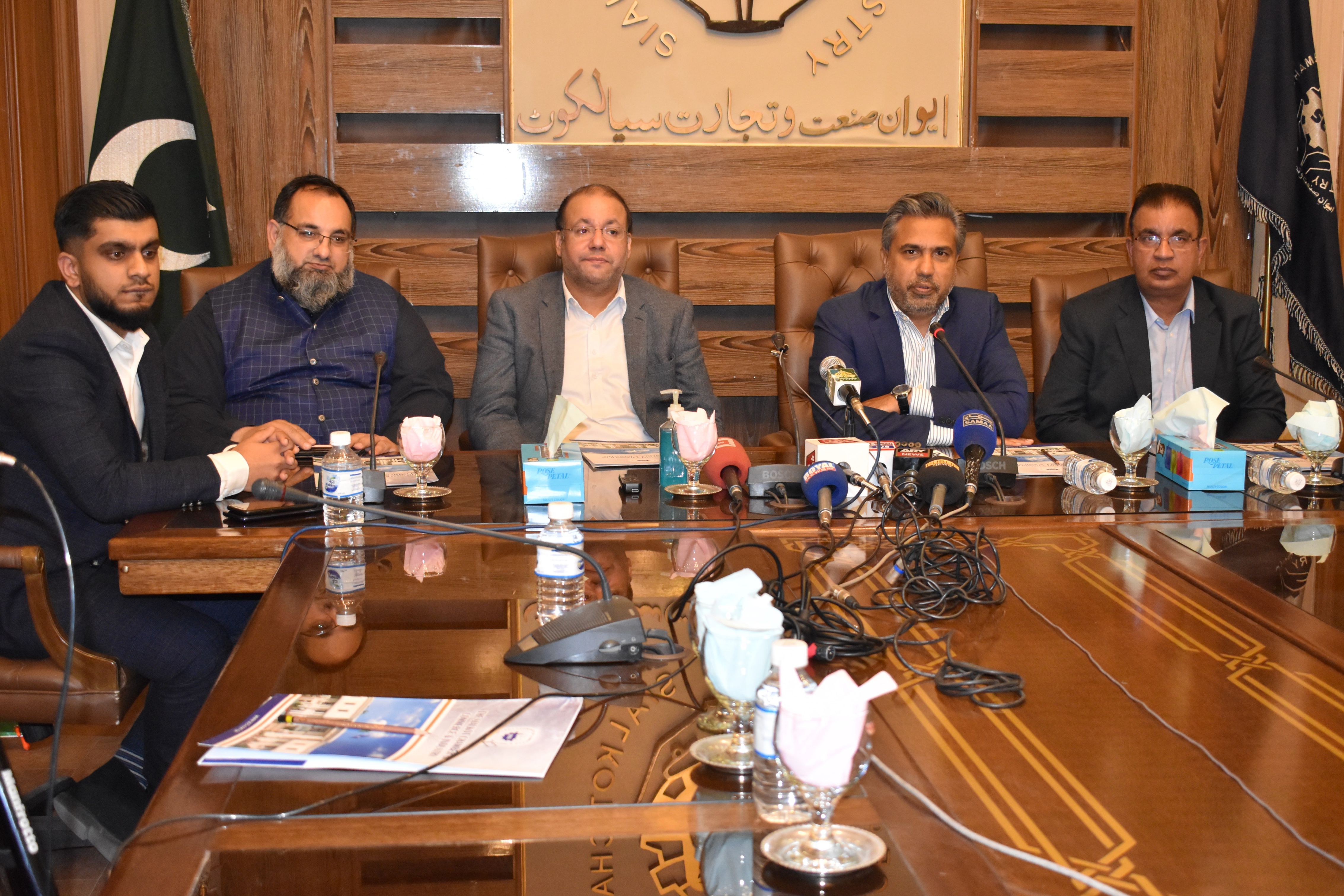 On March 2, 2021, an MOU signing ceremony of SCCI with Lalaa Ji Technologies Pvt Ltd was arranged, wherein Mr. Qaisar Iqbal Baryar, President SCCI, welcomed Chaudhry Shafay Hussain and endorsed the efforts of Lalaa Ji for promoting a Pakistani based E-Commerce platform that would help the members of SCCI in promoting “Made in Sialkot” through the said portal.  During the interaction with the members, Mr. Ali Shafiq, CEO Lalaa Ji, announced that the company would offer free Gold membership to the members of SCCI for the year 2021, and would also help them in developing their digital content and business profiles on Lalaaji.com.