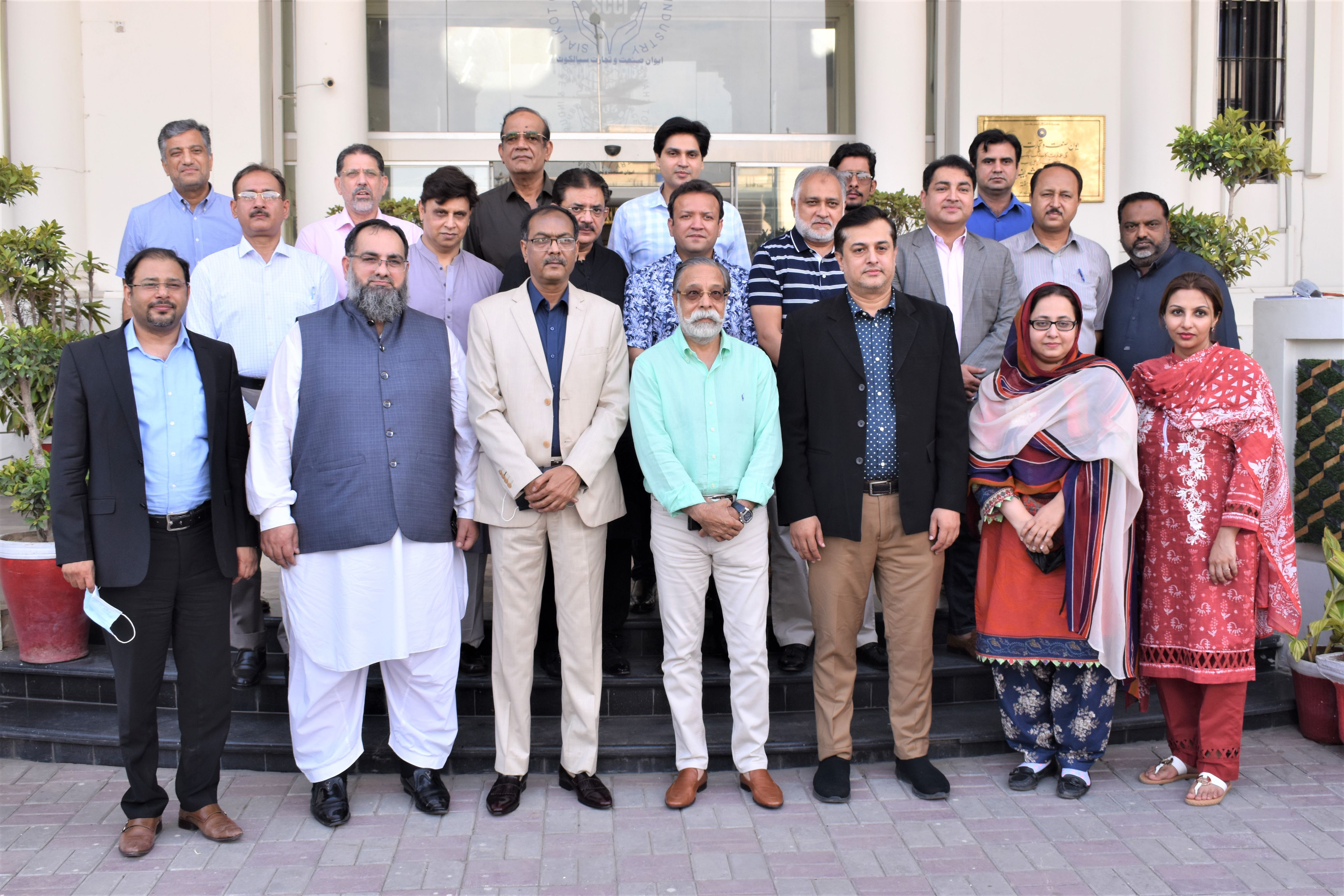 On July 14, 2021, A delegation of Trade Development Authority Pakistan (TDAP) led by Mr. Shafqatullah Siddiqui, Director General, TDAP (Engineering & Mineral Division) visited Sialkot Chamber of Commerce & Industry. Mr. Qaisar Iqbal Baryar, President, Mr. Khuram Aslam, Senior Vice President and Mr. Baber Iqbal, Chairman of SCCI Departmental Committee on Surgical /Dental/Veterinary/ Cutlery and Kitchenware Industry received the guests. During the meeting, many issues related to Medical Device Regulation (MDR) faced by Surgical sectors of Sialkot were presented to TDAP officials. On July 14, 2021, A delegation of Trade Development Authority Pakistan (TDAP) led by Mr. Shafqatullah Siddiqui, Director General, TDAP (Engineering & Mineral Division) visited Sialkot Chamber of Commerce & Industry. Mr. Qaisar Iqbal Baryar, President, Mr. Khuram Aslam, Senior Vice President and Mr. Baber Iqbal, Chairman of SCCI Departmental Committee on Surgical /Dental/Veterinary/ Cutlery and Kitchenware Industry received the guests. During the meeting, many issues related to Medical Device Regulation (MDR) faced by Surgical sectors of Sialkot were presented to TDAP officials.