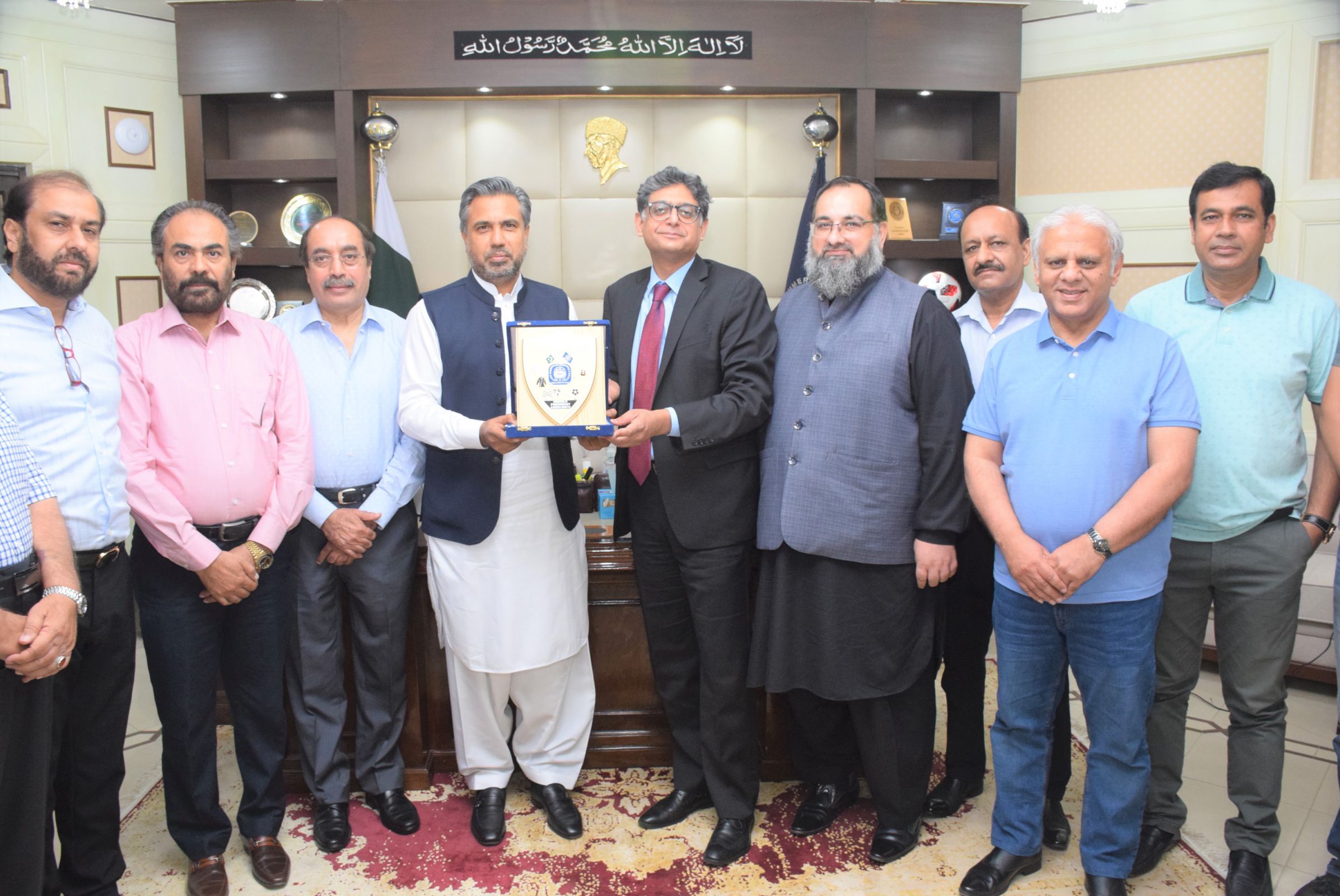 On July 03, 2021, H.E. Mr. Suljuk Mustansar Tarar, Ambassador of Pakistan designated to Netherlands honored a visit to Sialkot Chamber of Commerce & Industry.  Mr. Qaisar Iqbal Baryar, President along with Mr. Khuram Aslam, Senior Vice President, Mr. Ansar Aziz Puri, Vice President and Executive Committee, SCCI welcomed the Ambassador at SCCI. During the meeting, measures to enhance Bilateral Trade and Exchange of Delegation between both countries was discussed in details.