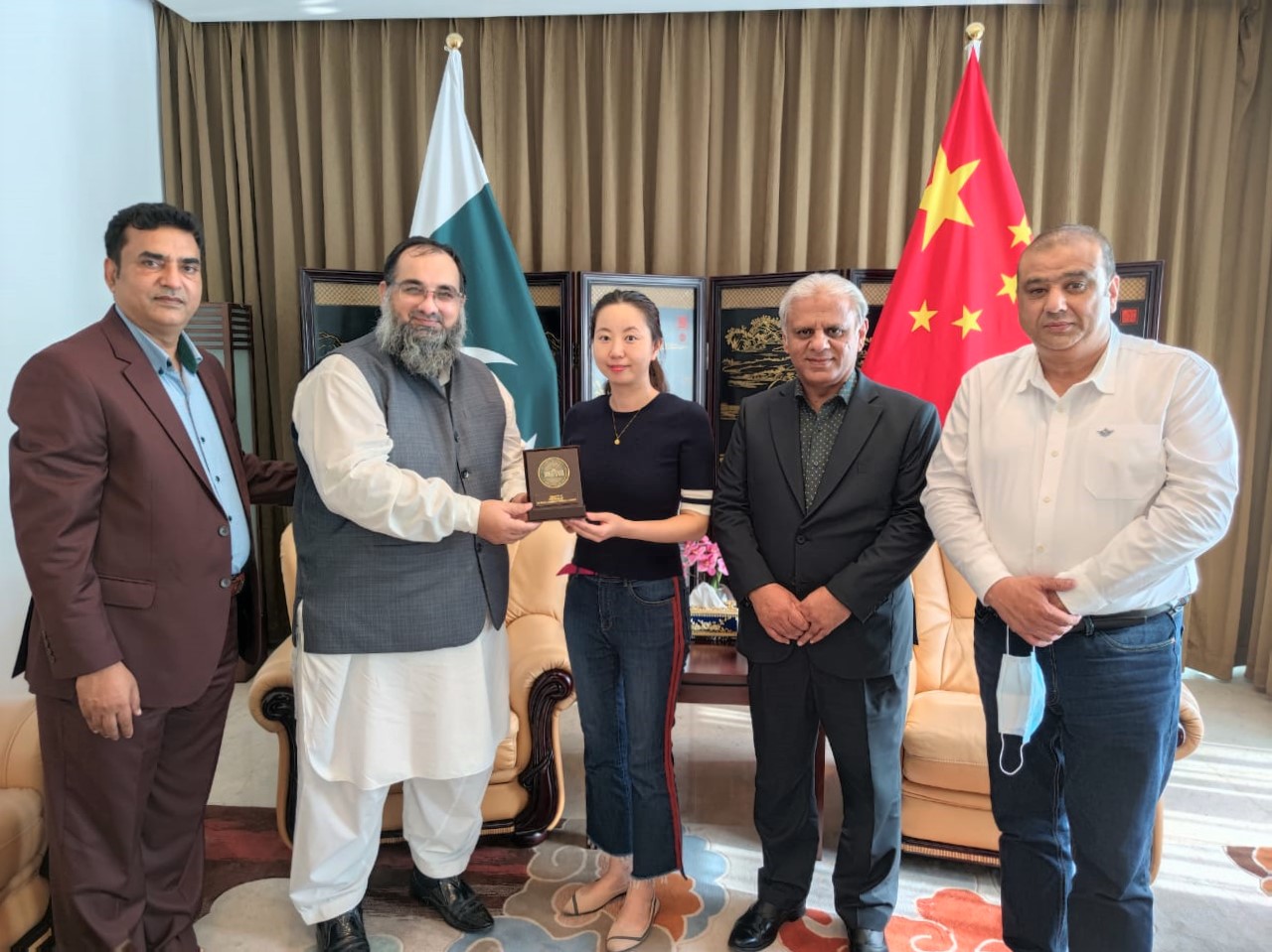 On September 07, 2021, A delegation of Sialkot Chamber of Commerce & Industry had a meeting with the Consul of China to Pakistan to discuss matters related to Visas. The Delegation was led by Mr. Khuram Aslam, Senior Vice President and Mr. Ansar Aziz Puri accompanied by Mr. Mohammad Sarwar and Mr. Mohammad Bilal Dar, SCCI Executive Committee Members. On September 07, 2021, A delegation of Sialkot Chamber of Commerce & Industry had a meeting with the Consul of China to Pakistan to discuss matters related to Visas. The Delegation was led by Mr. Khuram Aslam, Senior Vice President and Mr. Ansar Aziz Puri accompanied by Mr. Mohammad Sarwar and Mr. Mohammad Bilal Dar, SCCI Executive Committee Members.