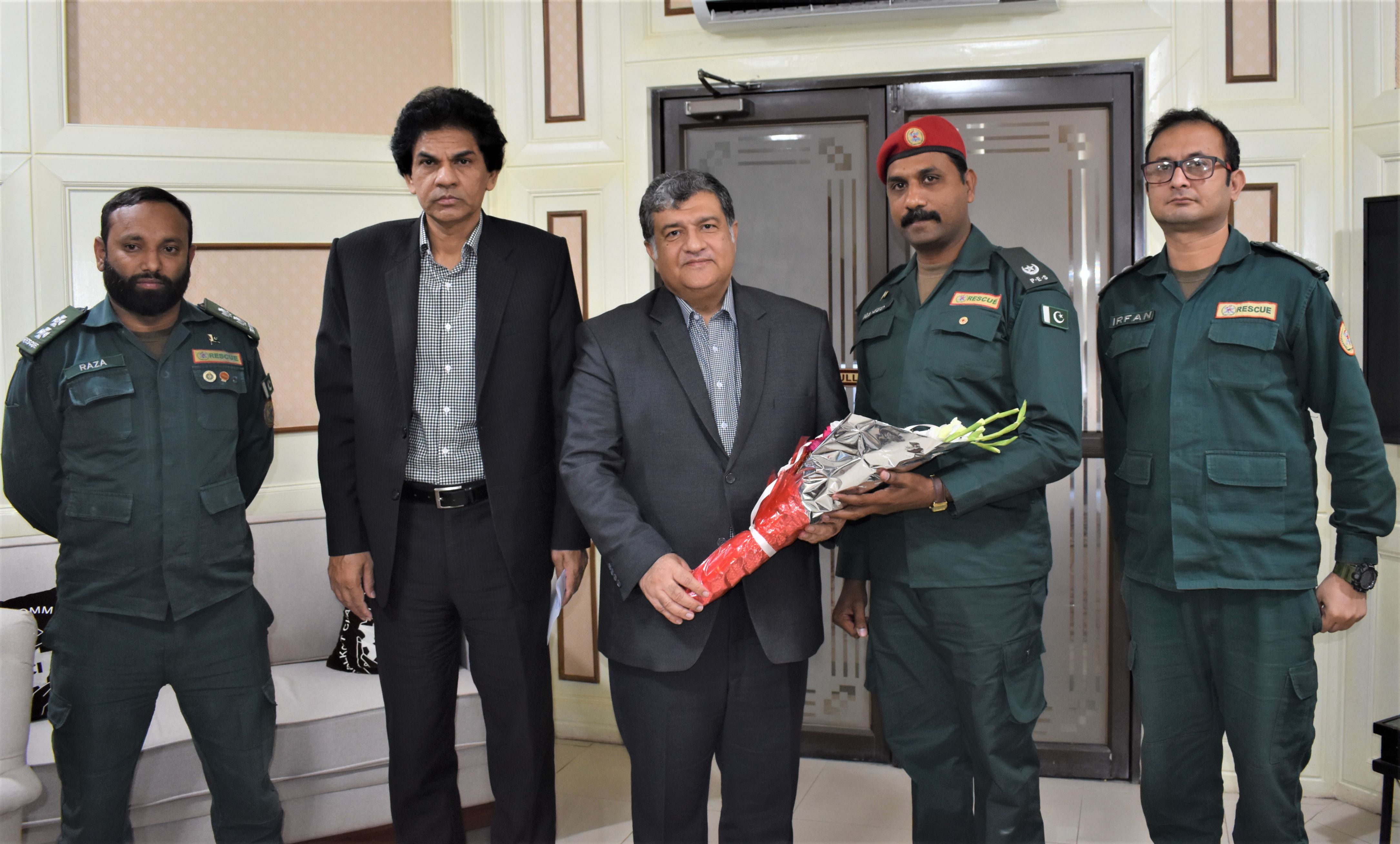On October 27, 2021, A Delegation of The Punjab Emergency Service (Rescue 1122) met President, Sialkot Chamber of Commerce & Industry and elaborated their role and performance in professional management of emergencies such as road traffic crashes, medical emergencies, building collapse, fire explosions, flood and water rescue. President SCCI appreciated the efforts of Rescue 1122 in facilitating hundreds of emergency victims in Sialkot through its Emergency Ambulance, Rescue & Fire services while maintaining its swift response and standards. On October 27, 2021, A Delegation of The Punjab Emergency Service (Rescue 1122) met President, Sialkot Chamber of Commerce & Industry and elaborated their role and performance in professional management of emergencies such as road traffic crashes, medical emergencies, building collapse, fire explosions, flood and water rescue. President SCCI appreciated the efforts of Rescue 1122 in facilitating hundreds of emergency victims in Sialkot through its Emergency Ambulance, Rescue & Fire services while maintaining its swift response and standards.