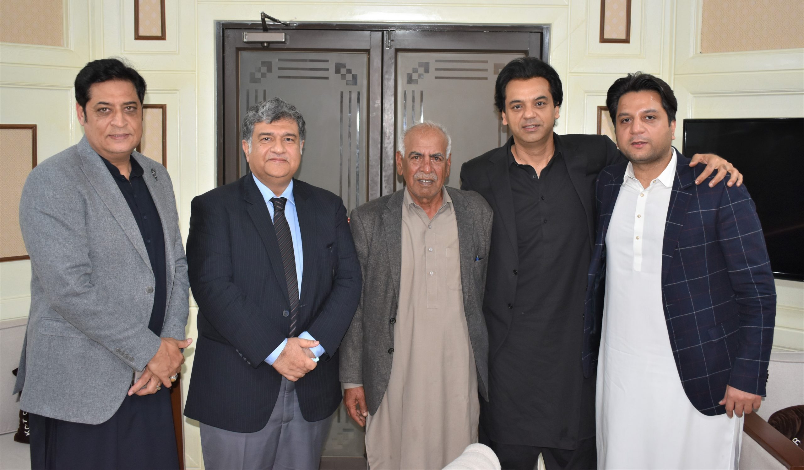 On March 04, 2022, Mr. Usman Dar, Special Advisor to PM on Youth Affairs visited Sialkot Chamber of Commerce & Industry for a meeting with Mian Imran Akbar President Sialkot Chamber. Wherein, matters related to Sialkot Export Processing Zone, Sialkot Industrial Zone, Punjab Safe City Authority Project and PICIIP were discussed. Mr. Qasim Malik, Vice President Sialkot Chamber, Mr. Fazal Gillani, Mr. Omer Meer and Mr. Umar Dar also attended the meeting.