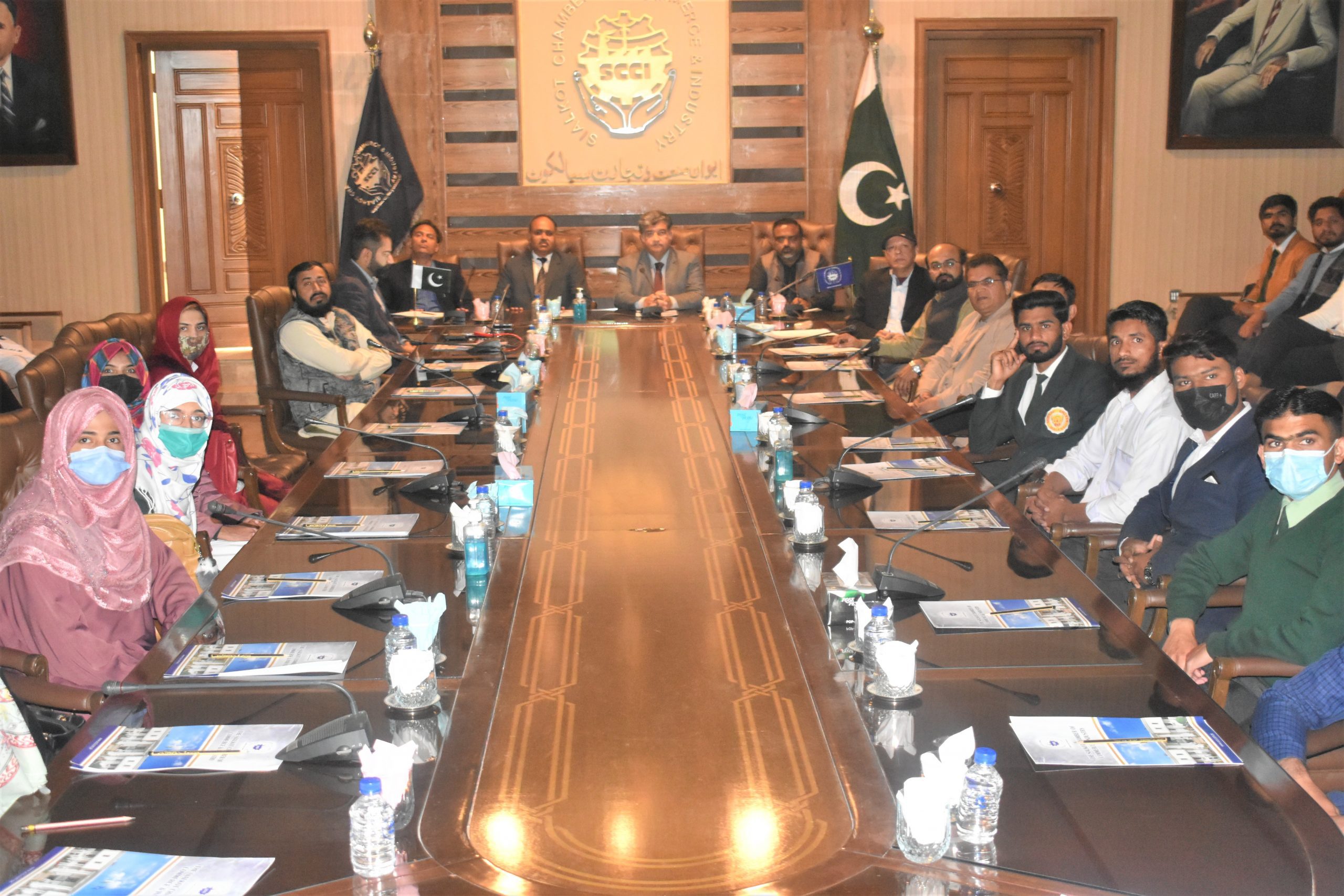On March 7, 2022, A delegation of Students from Murray College Sialkot visited the Sialkot Chamber of Commerce & Industry to discuss the future avenues of collaboration to strengthen the linkages between academia and industry, student placement, internships opportunities and joint seminars. While addressing the delegates, Mian Imran Akbar, President Sialkot Chamber of Commerce & Industry stressed on establishment of Incubation centers in Murray college and other leading Education institutions to enhance awareness on entrepreneurial idea generation and its careful selection. The students were briefed on different departments of Sialkot Chamber during the visit to gain insight into actual practices in a work-place. Mian Imran Akbar, President Sialkot Chamber was also accompanied with the students during visit. On March 7, 2022, A delegation of Students from Murray College Sialkot visited the Sialkot Chamber of Commerce & Industry to discuss the future avenues of collaboration to strengthen the linkages between academia and industry, student placement, internships opportunities and joint seminars. While addressing the delegates, Mian Imran Akbar, President Sialkot Chamber of Commerce & Industry stressed on establishment of Incubation centers in Murray college and other leading Education institutions to enhance awareness on entrepreneurial idea generation and its careful selection. The students were briefed on different departments of Sialkot Chamber during the visit to gain insight into actual practices in a work-place. Mian Imran Akbar, President Sialkot Chamber was also accompanied with the students during visit.