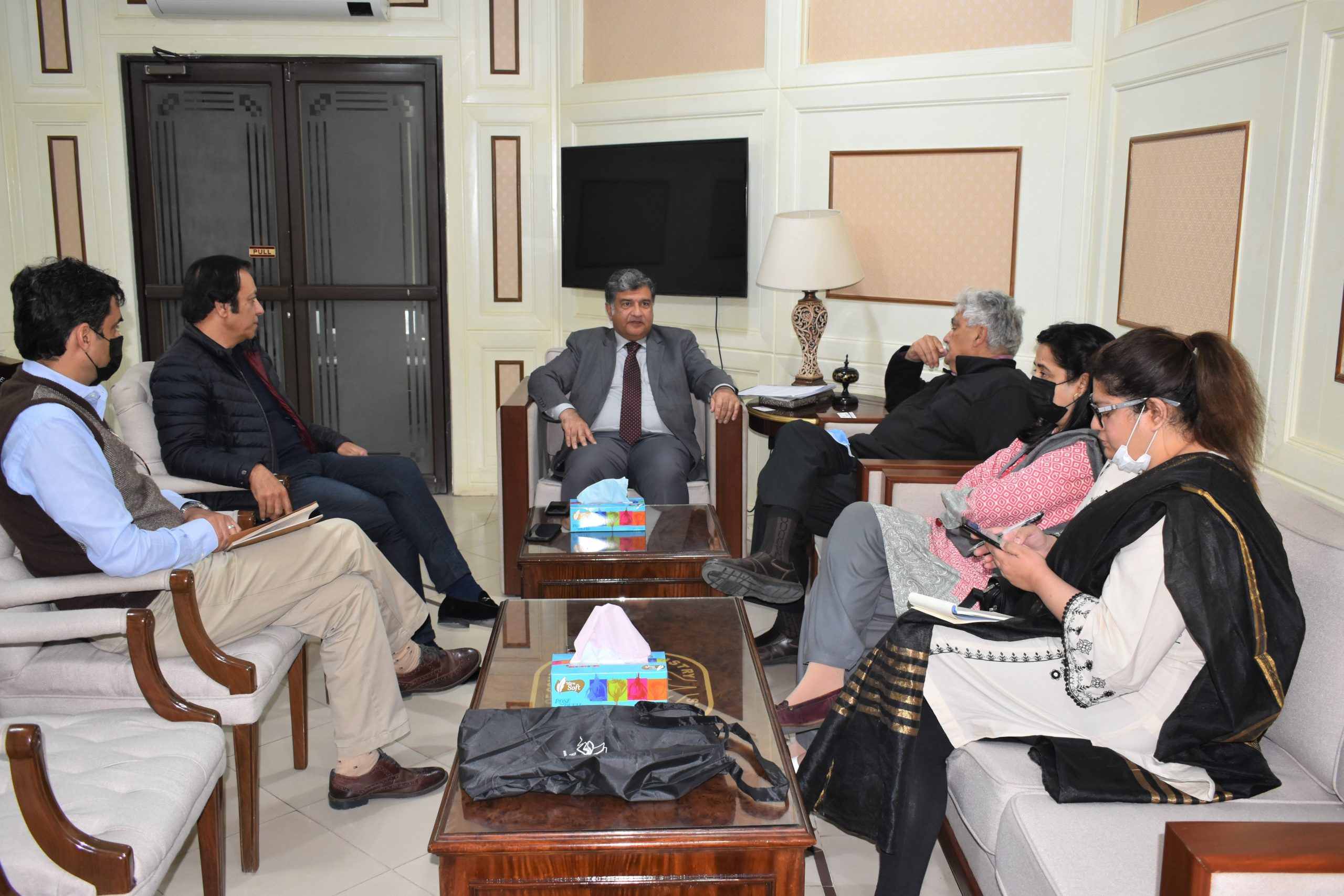 On March 07, 2022 a delegation from Pakistan Institute of Development Economics (PIDE) visited Sialkot Chamber under the leadership of Dr. Nadeem Ul Haque, Vice-Chancellor PIDE to study the industry of Sialkot, problems faced by the business community and prospects of growth. Mian Imran Akbar, President SCCI briefed the delegates on the major sectors of Sialkot and the achievements of business community on the establishment of Dryport, Sialkot Airport and AirSial. The president also addressed the guests on the areas which require special attention and care from the government bodies. Moreover, possible means to grow, ease of doing business and ways to promote the export culture in Pakistan were also discussed. The session was attended by various business personals of Sialkot. On March 07, 2022 a delegation from Pakistan Institute of Development Economics (PIDE) visited Sialkot Chamber under the leadership of Dr. Nadeem Ul Haque, Vice-Chancellor PIDE to study the industry of Sialkot, problems faced by the business community and prospects of growth. Mian Imran Akbar, President SCCI briefed the delegates on the major sectors of Sialkot and the achievements of business community on the establishment of Dryport, Sialkot Airport and AirSial. The president also addressed the guests on the areas which require special attention and care from the government bodies. Moreover, possible means to grow, ease of doing business and ways to promote the export culture in Pakistan were also discussed. The session was attended by various business personals of Sialkot.