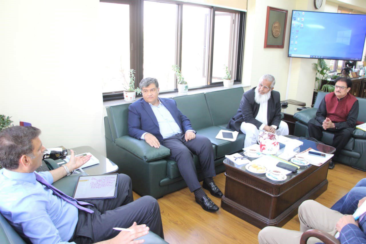 Mian Imran Akbar, President Sialkot Chamber led a delegation of Sialkot Chamber of Commerce & Industry for a meeting with Chairman FBR, Muhammad Ashfaq Khan, at FBR HQs Islamabad on March 16, 2022. Mr. Usman Dar,  Special Adviser to the Prime Minister on Youth Affairs also attended the meeting. Various issues of the Industry came under discussion. The Chairman FBR gave his assurances of due consideration to the proposals especially on the prevailing issue of PU Leather exemption under SRO 492.