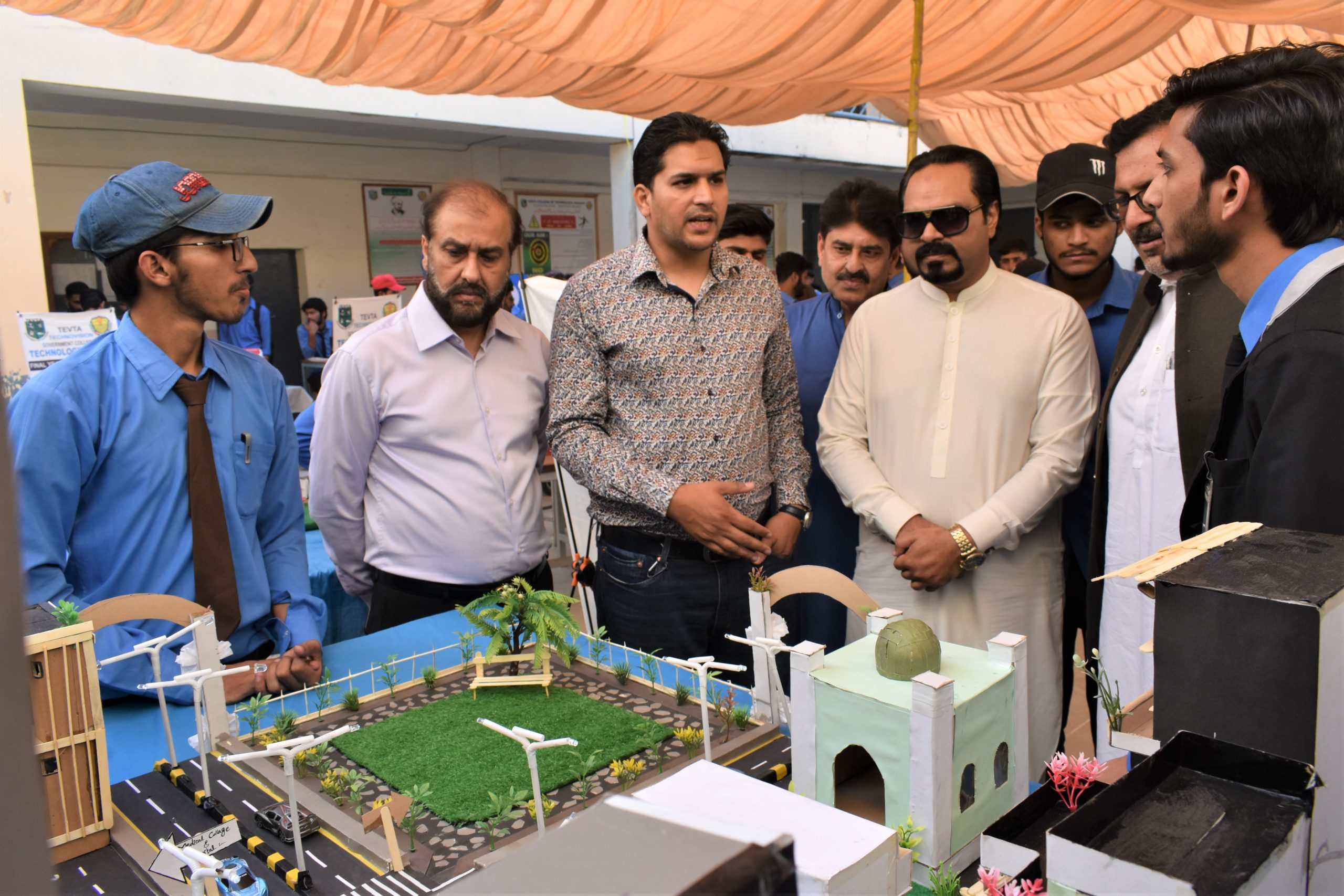 Mr. Muhammad Idrees, Executive Committee Member Sialkot Chamber of Commerce & Industry as Guest of Honor attended the “TEVTA Techno Vision Contest 2022” hosted by Government College of Technology Sialkot on April 2, 2022. Mr. Sheikh Sohail Zafar and Mr. Muhammad Shahbaz, Executive Committee Members SCCI also accompanied him during the visit.